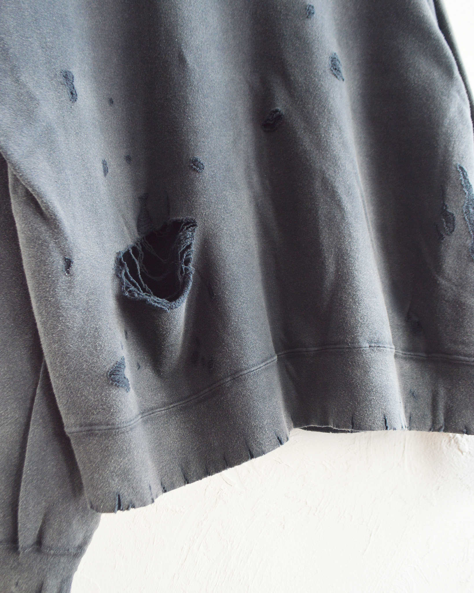 minami Anderson ミナミアンダーソン / Distressed Sweat Crewディストレストスウェットクルー (BLACK ブラック)