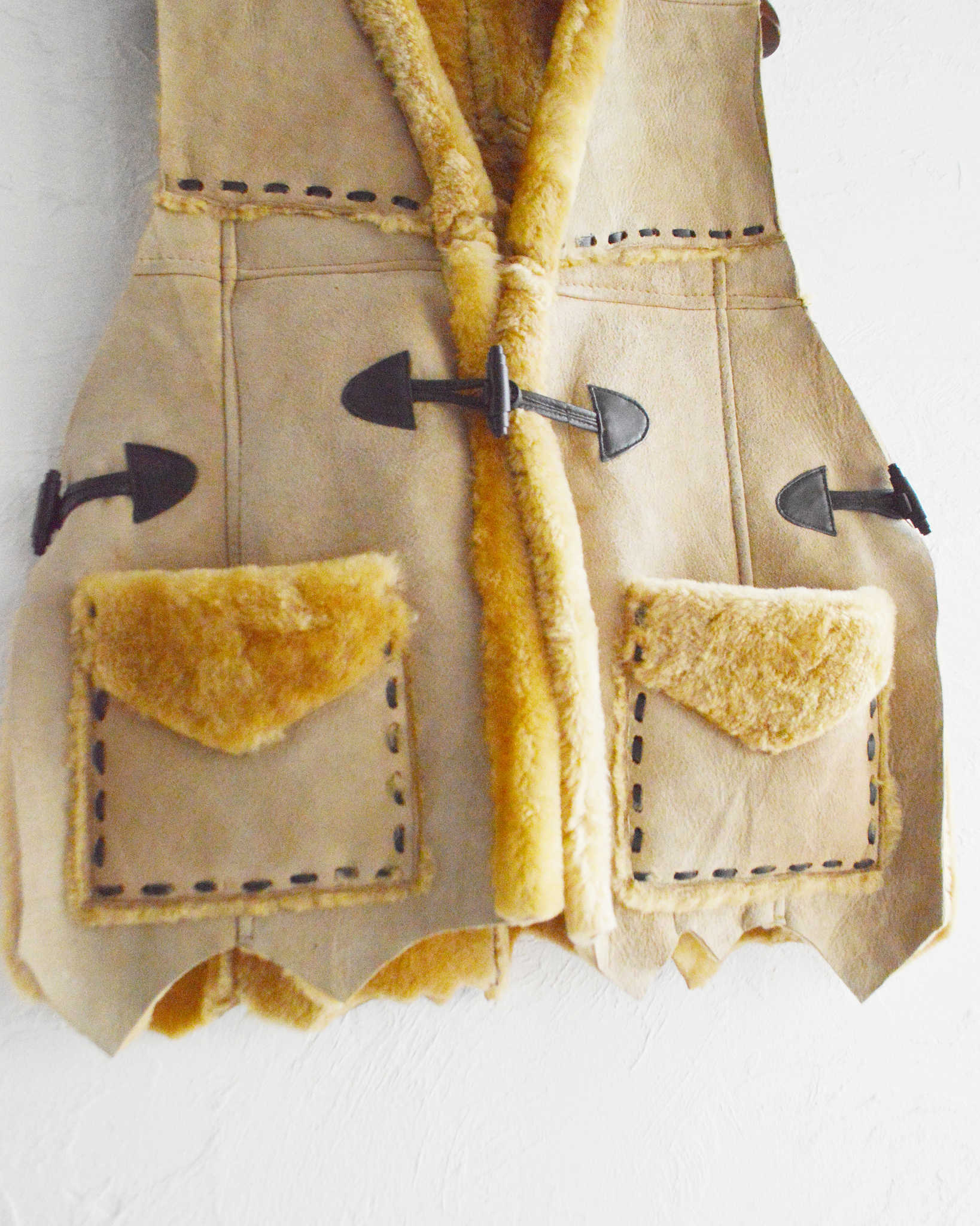 Nasngwam. ナスングワム / IGLLO MOUTON VEST イグルームートンベスト Msize (CAMEL キャメル)