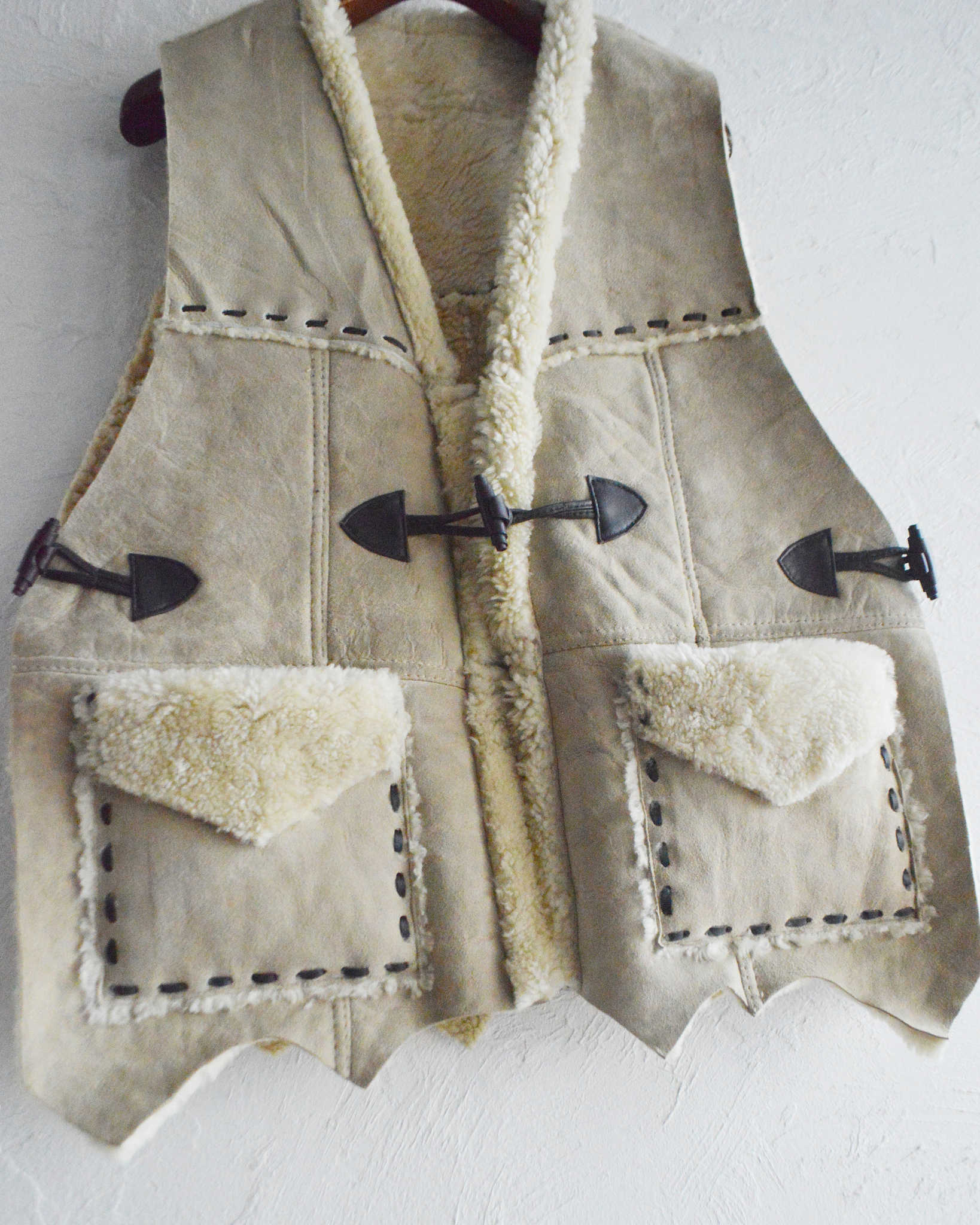 Nasngwam. ナスングワム / IGLLO MOUTON VEST イグルームートンベスト Msize (CAMEL キャメル)