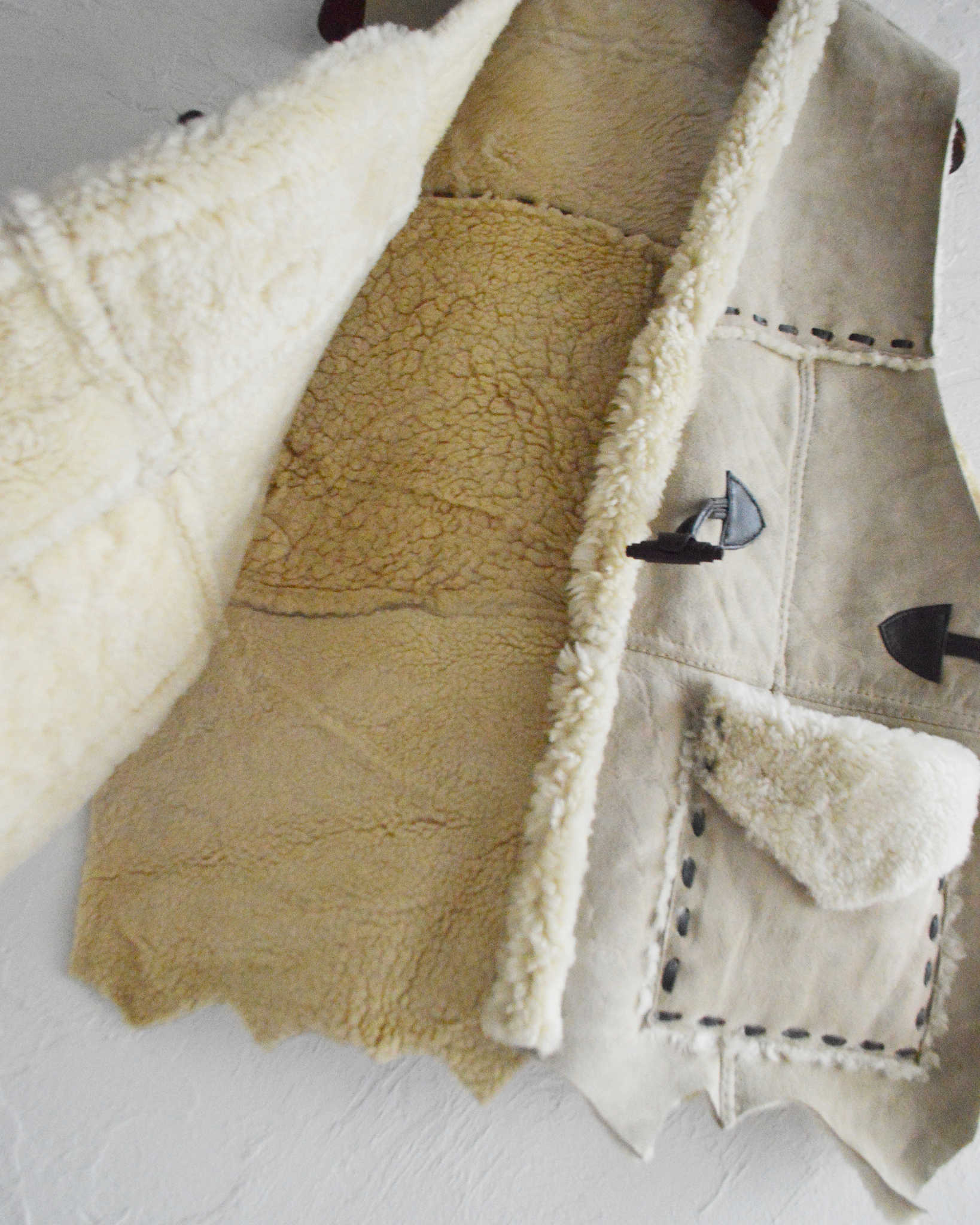 Nasngwam. ナスングワム / IGLLO MOUTON VEST イグルームートンベスト Msize (CAMEL キャメル)