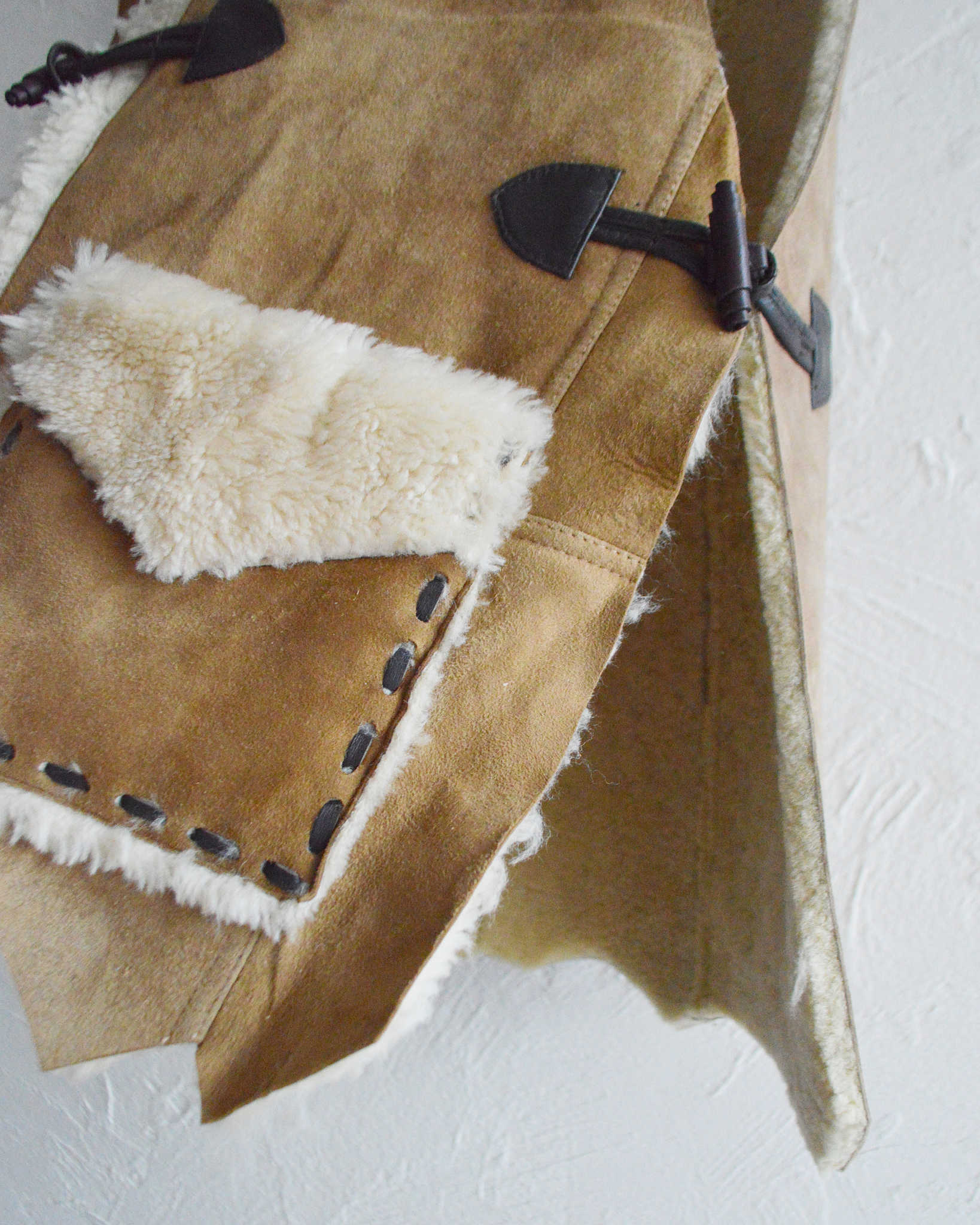 Nasngwam. ナスングワム / IGLLO MOUTON VEST イグルームートンベスト Lsize (CAMEL キャメル)