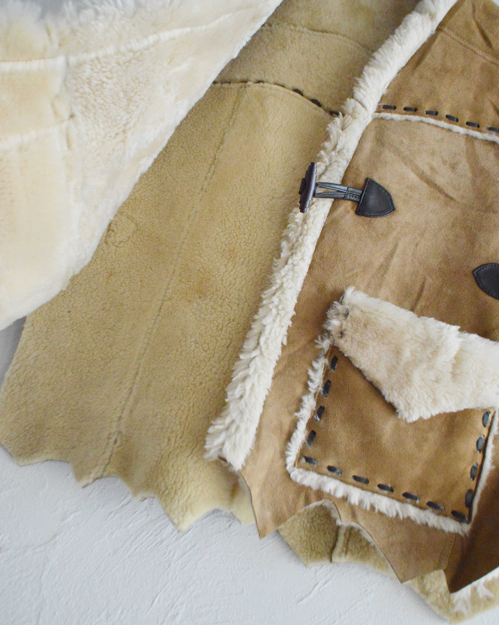 Nasngwam. ナスングワム / IGLLO MOUTON VEST イグルームートンベスト Lsize (CAMEL キャメル)