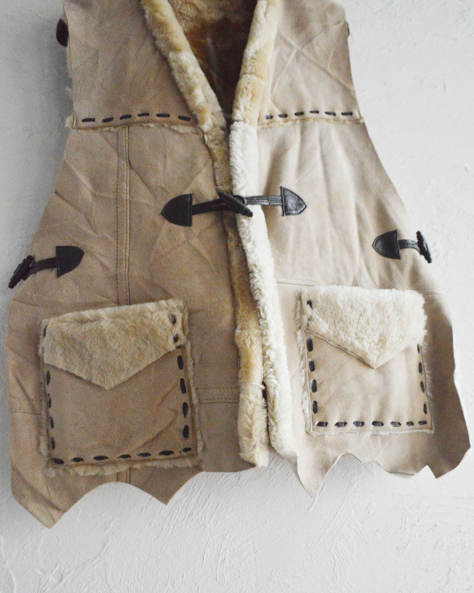 Nasngwam. ナスングワム / IGLLO MOUTON VEST イグルームートンベスト Lsize (CAMEL キャメル)