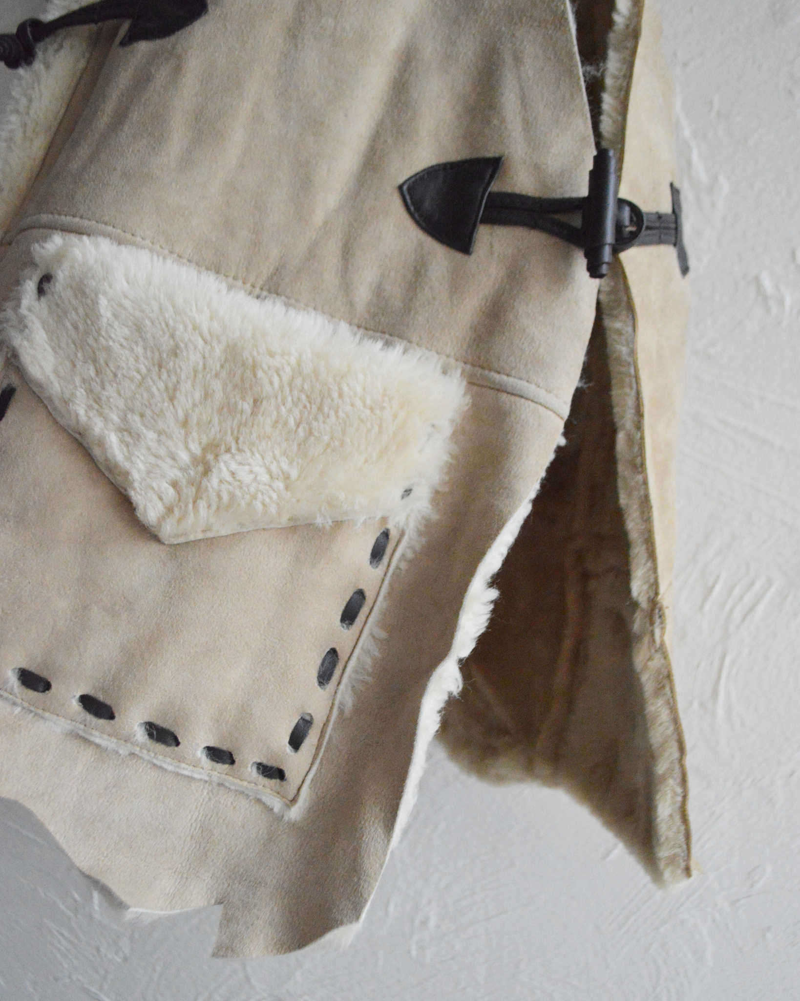 Nasngwam. ナスングワム / IGLLO MOUTON VEST イグルームートンベスト Lsize (CAMEL キャメル)