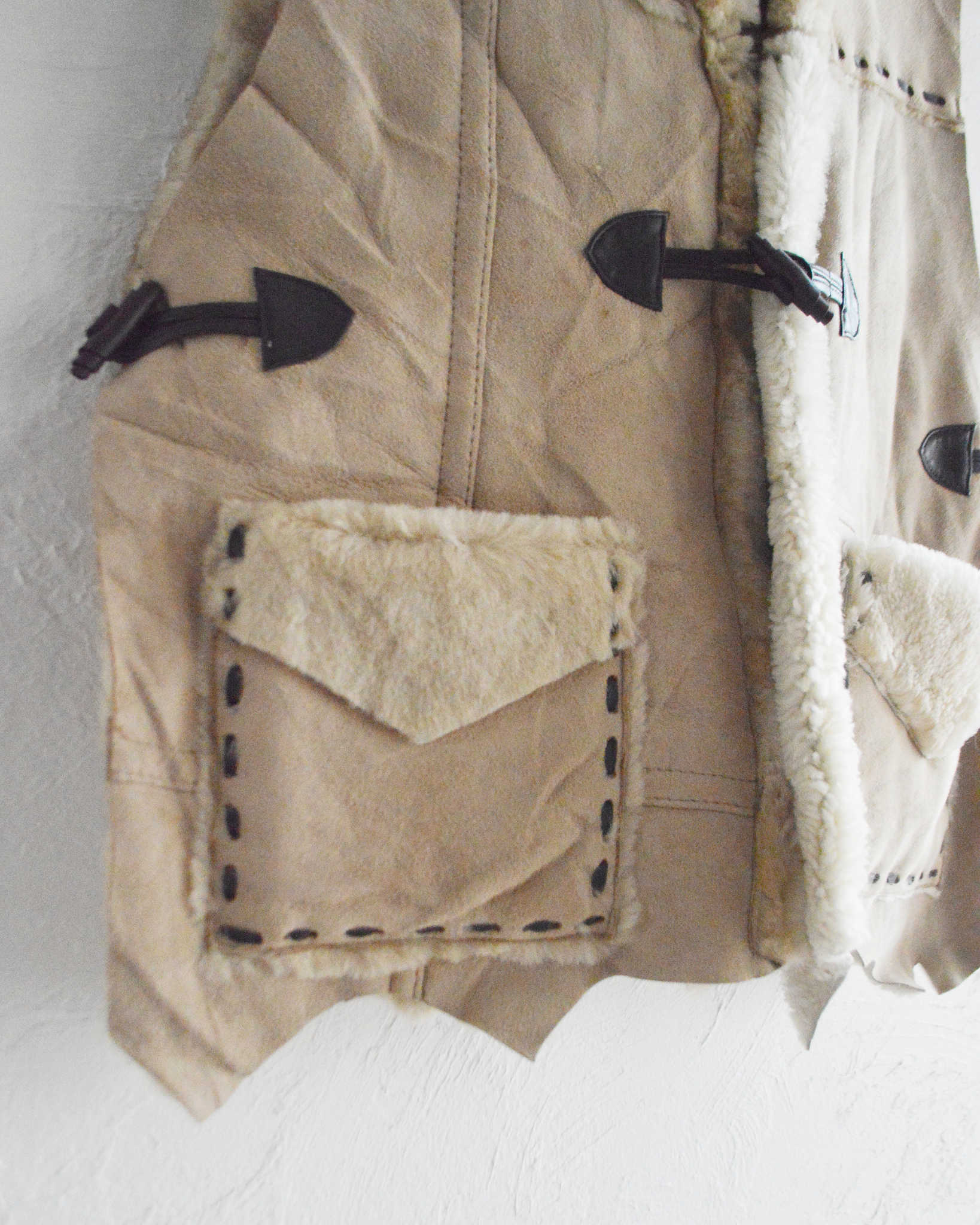 Nasngwam. ナスングワム / IGLLO MOUTON VEST イグルームートンベスト Lsize (CAMEL キャメル)