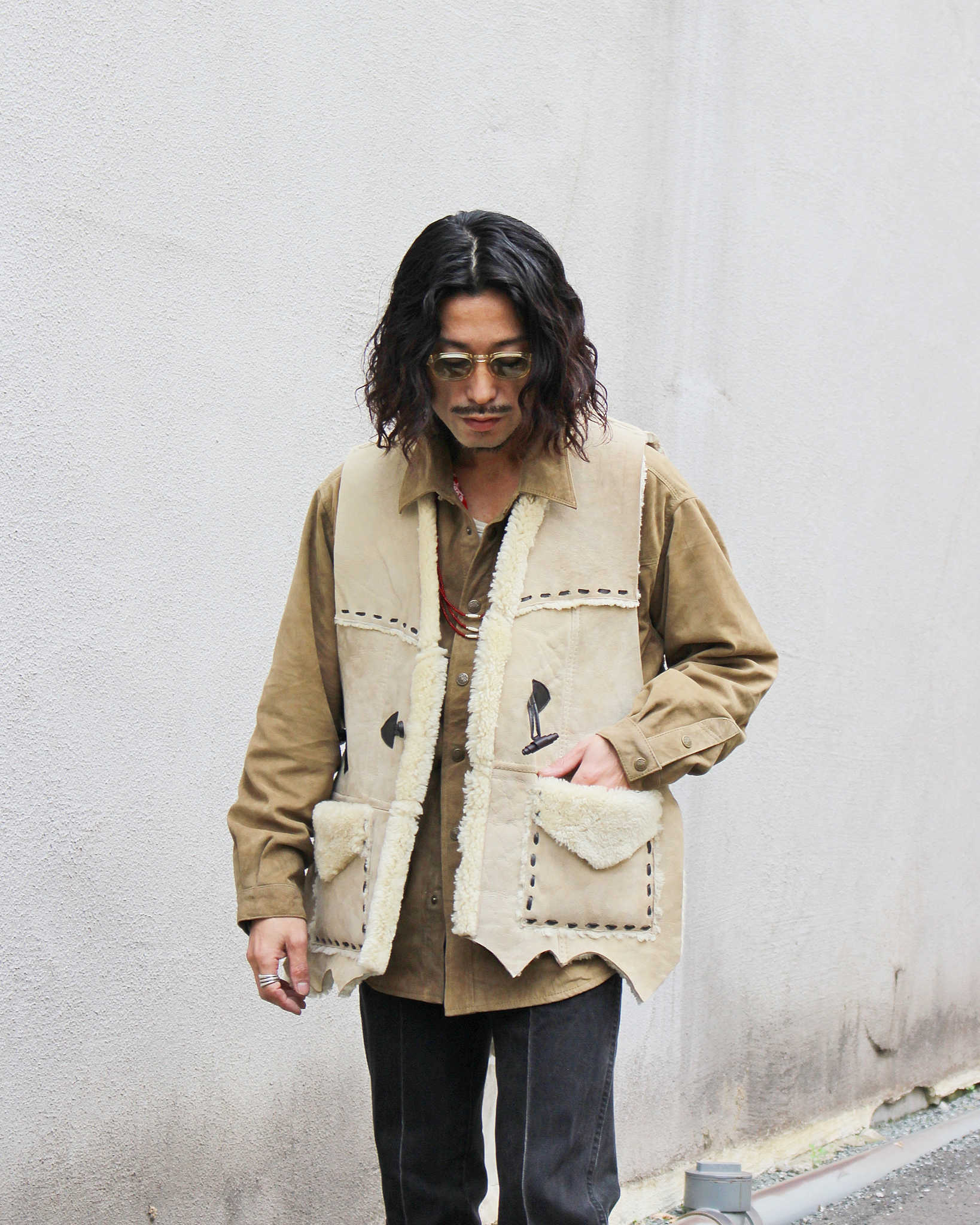 Nasngwam. ナスングワム / IGLLO MOUTON VEST イグルームートンベスト Msize (CAMEL キャメル)