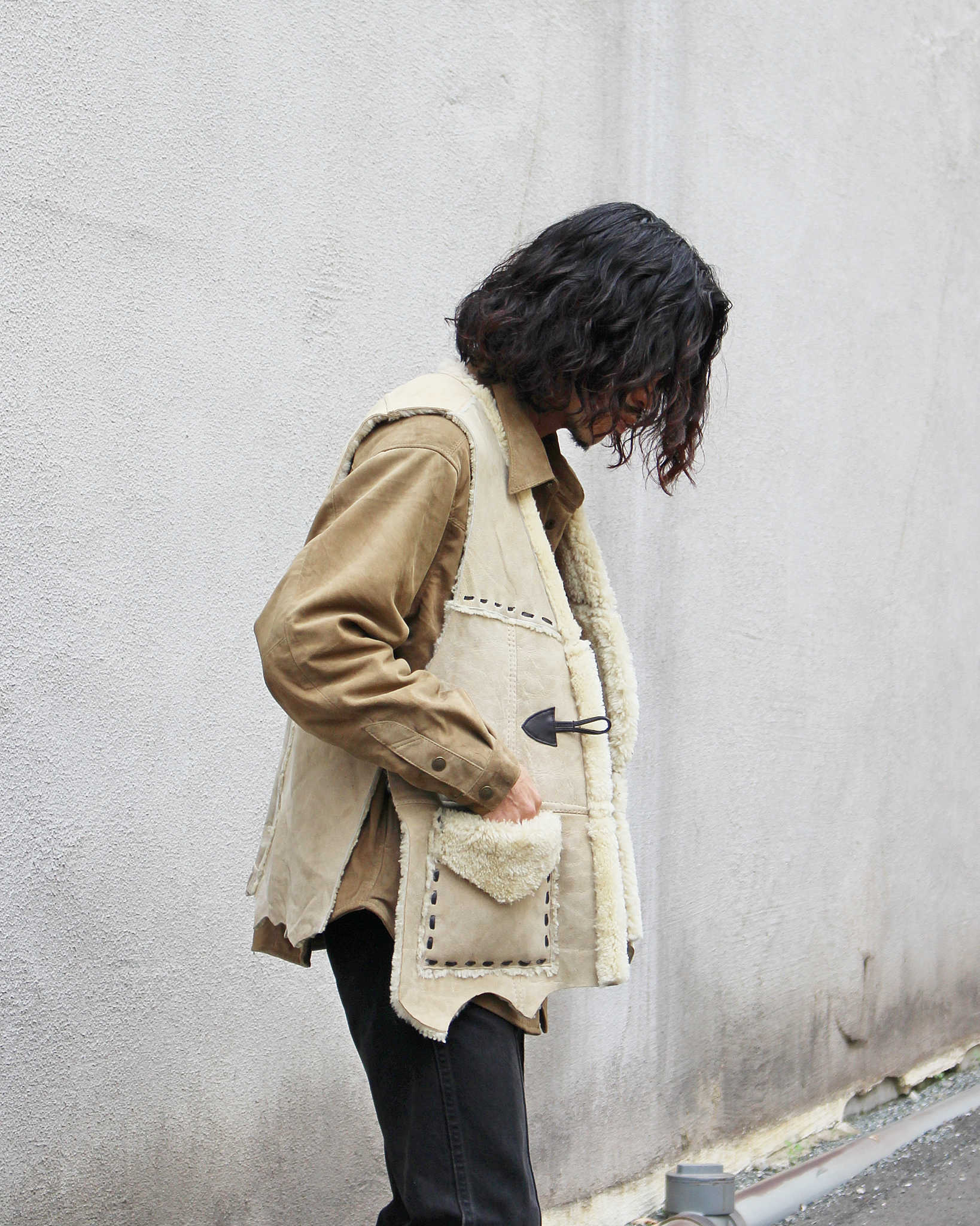 Nasngwam. ナスングワム / IGLLO MOUTON VEST イグルームートンベスト Msize (CAMEL キャメル)