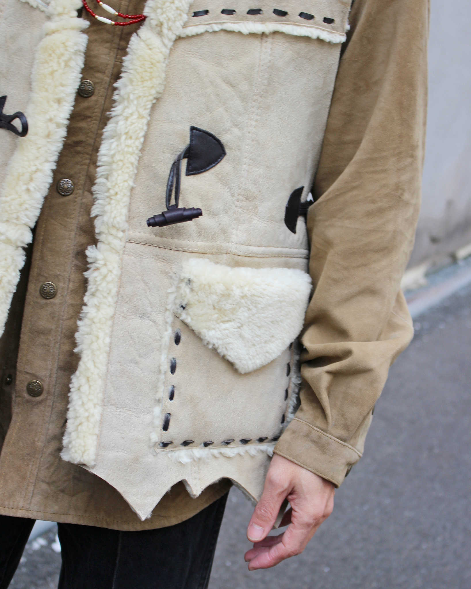 Nasngwam. ナスングワム / IGLLO MOUTON VEST イグルームートンベスト Msize (CAMEL キャメル)