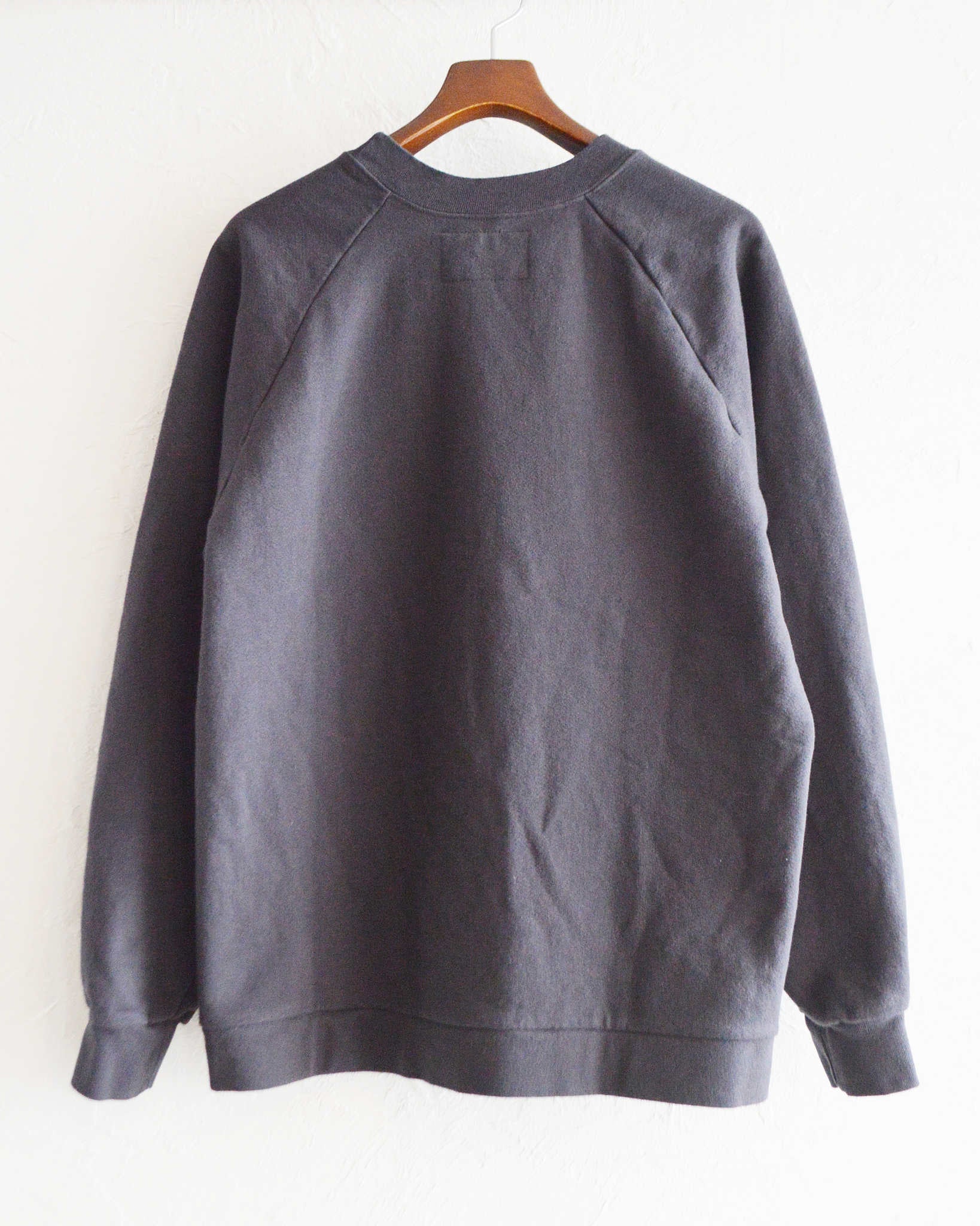 NECESSARY or UNNECESSARY ネセサリーオアアンネセサリー N.O.UNナウン / MAC RAGLAN L/S マックラグラン (SUMI スミ)