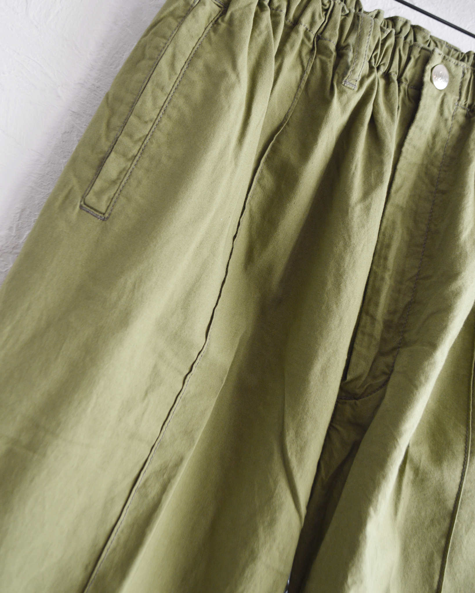 necessary or unnecessary ネセサリーオアアンネセサリー N.O.UN ナウン / PIN TUCK PANTS ピンタックパンツ (OLIVE オリーブ)