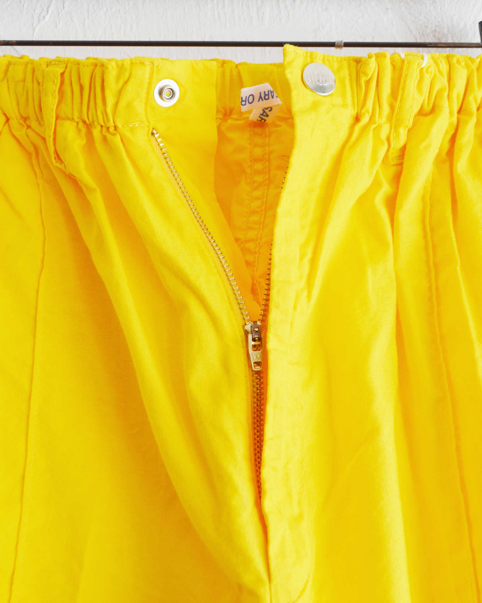 NECESSARY or UNNECESSARY ネセサリーオアアンネセサリー N.O.UN ナウン / PIN TUCK PANTS ピンタックパンツ (YELLOW イエロー)