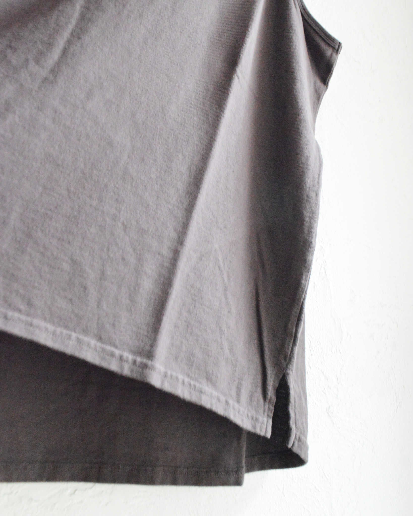 Nasngwam. ナスングワム / ALL DAY TANKTOP オールデイタンクトップ (CHARCOAL チャコール)