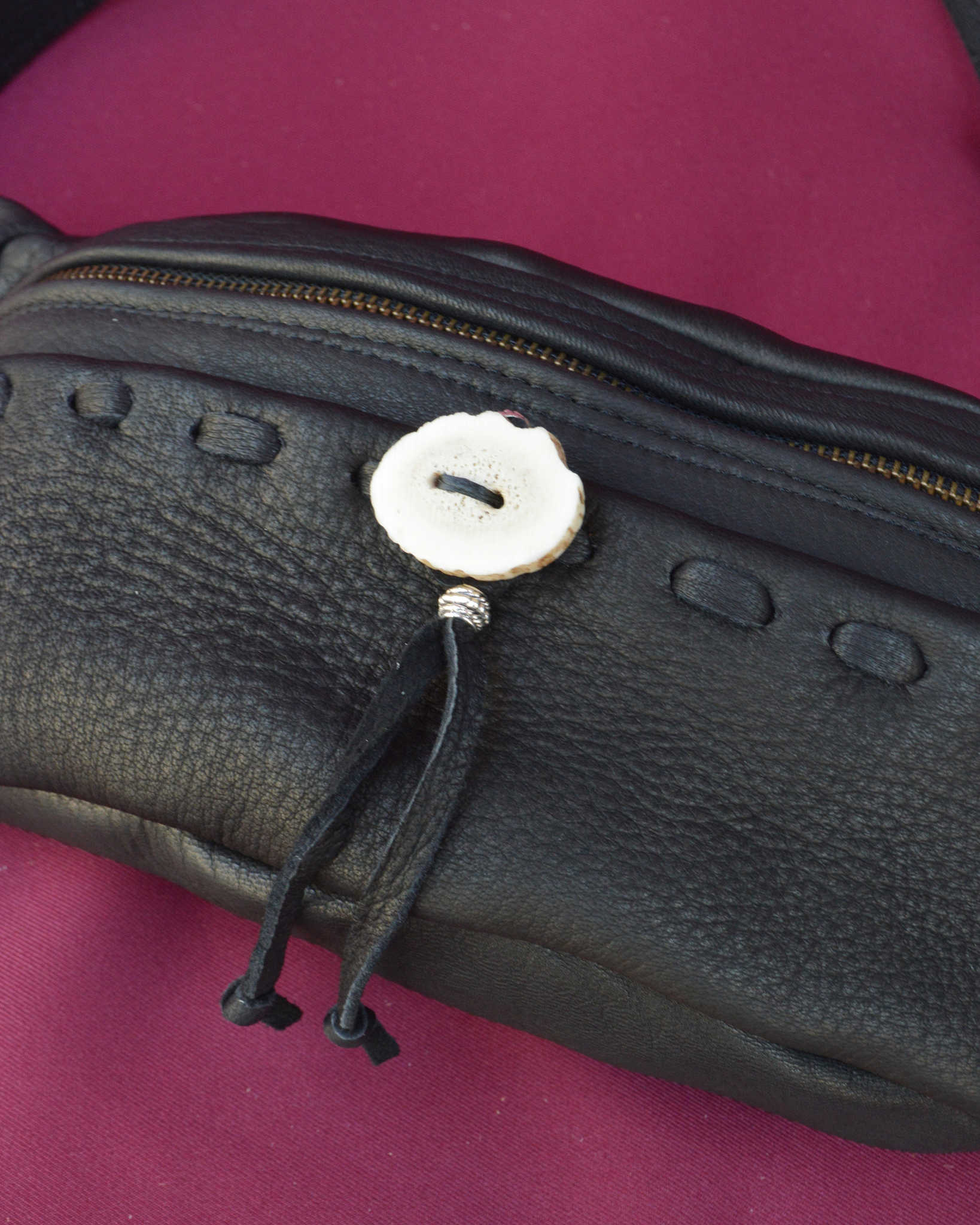 Nasngwam.×EARLYMORNINGS ナスングワム アーリーモーニング / DEERSKIN BODY BAG ディアスキンボディバッグ (BLACK ブラック)