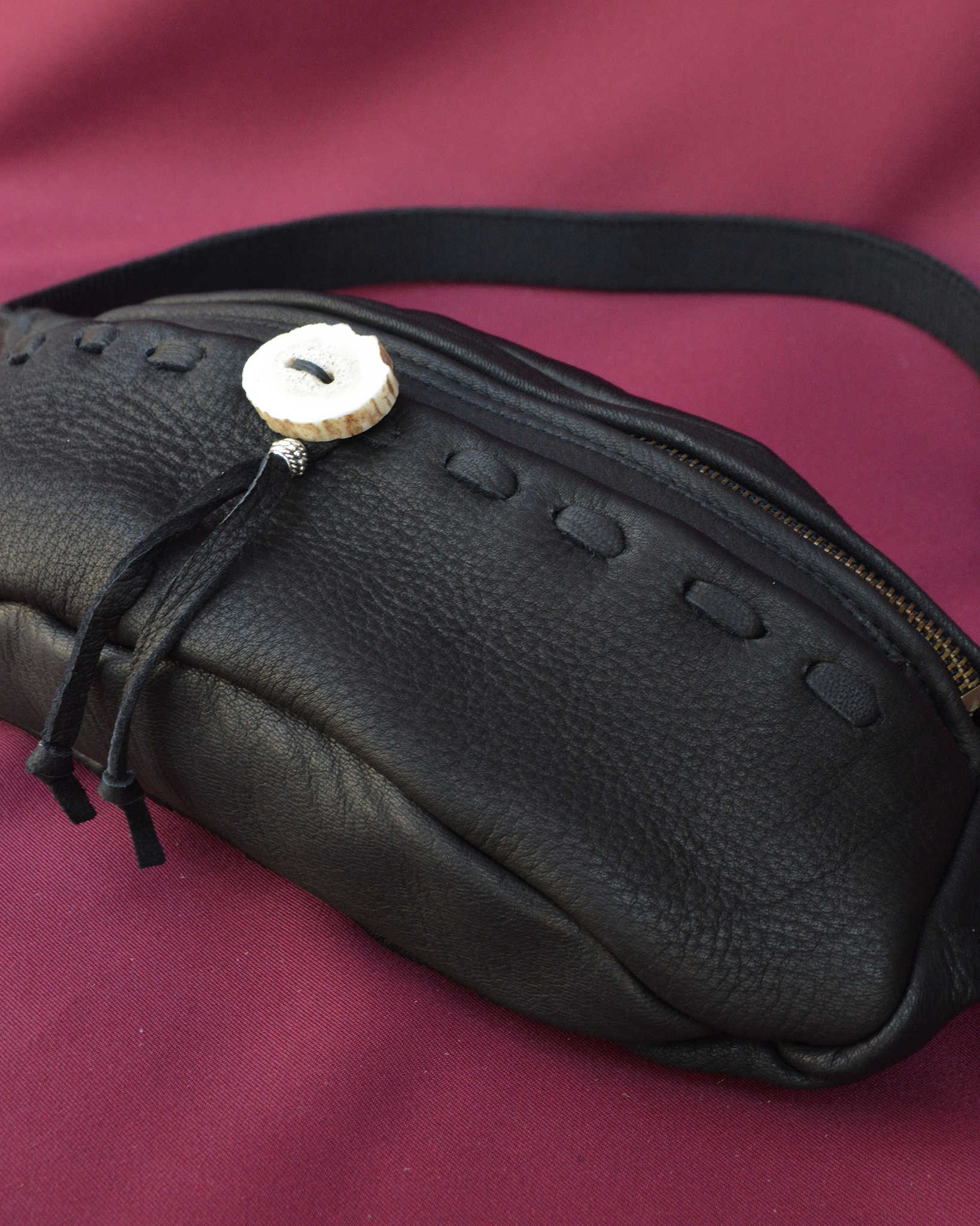 Nasngwam.×EARLYMORNINGS ナスングワム アーリーモーニング / DEERSKIN BODY BAG ディアスキンボディバッグ (BLACK ブラック)