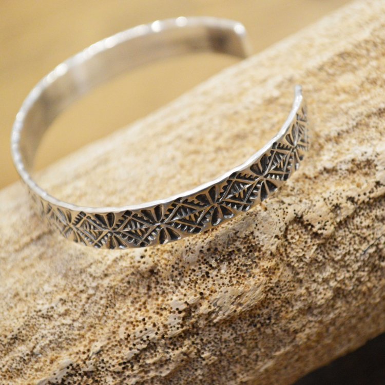 Indian jewelry インディアンジュエリー / Navajo BANGLE ナヴァホバングル (HENRY MARIANO ヘンリーマリアーノ)