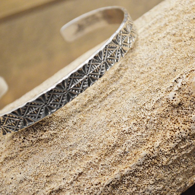 Indian jewelry インディアンジュエリー / Navajo BANGLE ナヴァホバングル (HENRY MARIANO ヘンリーマリアーノ)