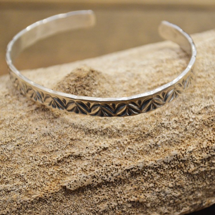 Indian jewelry インディアンジュエリー / Navajo BANGLE ナヴァホバングル (HENRY MARIANO ヘンリーマリアーノ)