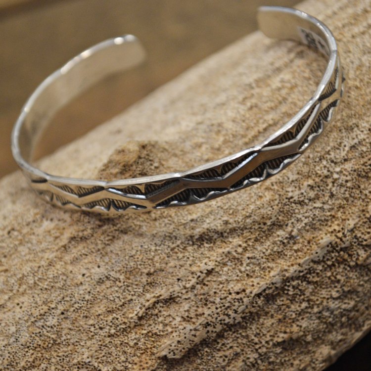 Indian jewelry インディアンジュエリー / Navajo BANGLE ナヴァホバングル (HENRY MARIANO ヘンリーマリアーノ)