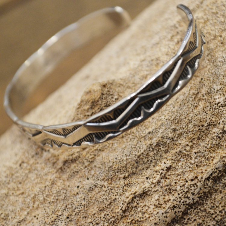 Indian jewelry インディアンジュエリー / Navajo BANGLE ナヴァホバングル (HENRY MARIANO ヘンリーマリアーノ)