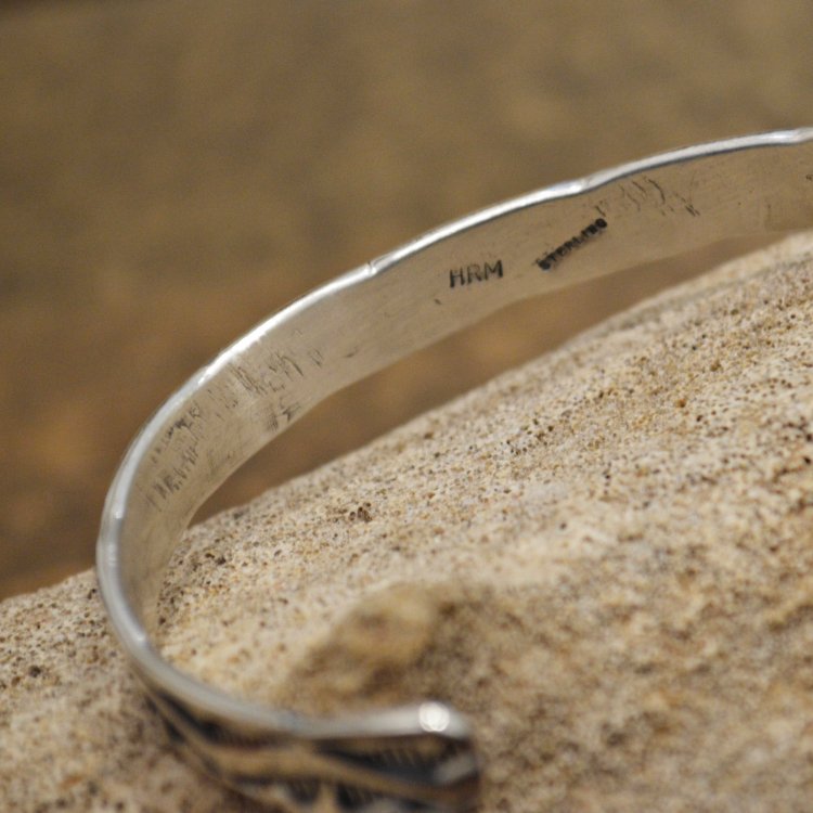 Indian jewelry インディアンジュエリー / Navajo BANGLE ナヴァホバングル (HENRY MARIANO ヘンリーマリアーノ)