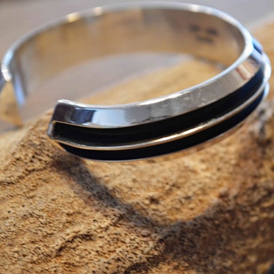 indian jewelry インディアンジュエリー / Navajo BANGLE ナヴァホバングル(TOM HAWK トムホーク)
