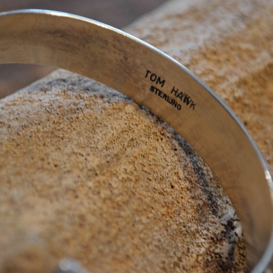 indian jewelry インディアンジュエリー / Navajo BANGLE ナヴァホバングル(TOM HAWK トムホーク)