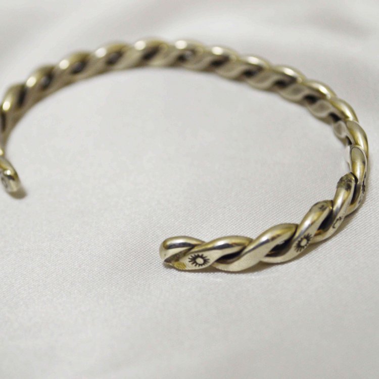 indian jewelry インディアンジュエリー / Navajo TWIST BANGLE ナヴァホツイストバングル