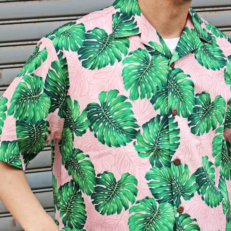 Hilo Hattie ヒロハッティ　/ Aloha shirt Monstera アロハシャツ (Coral コーラル）