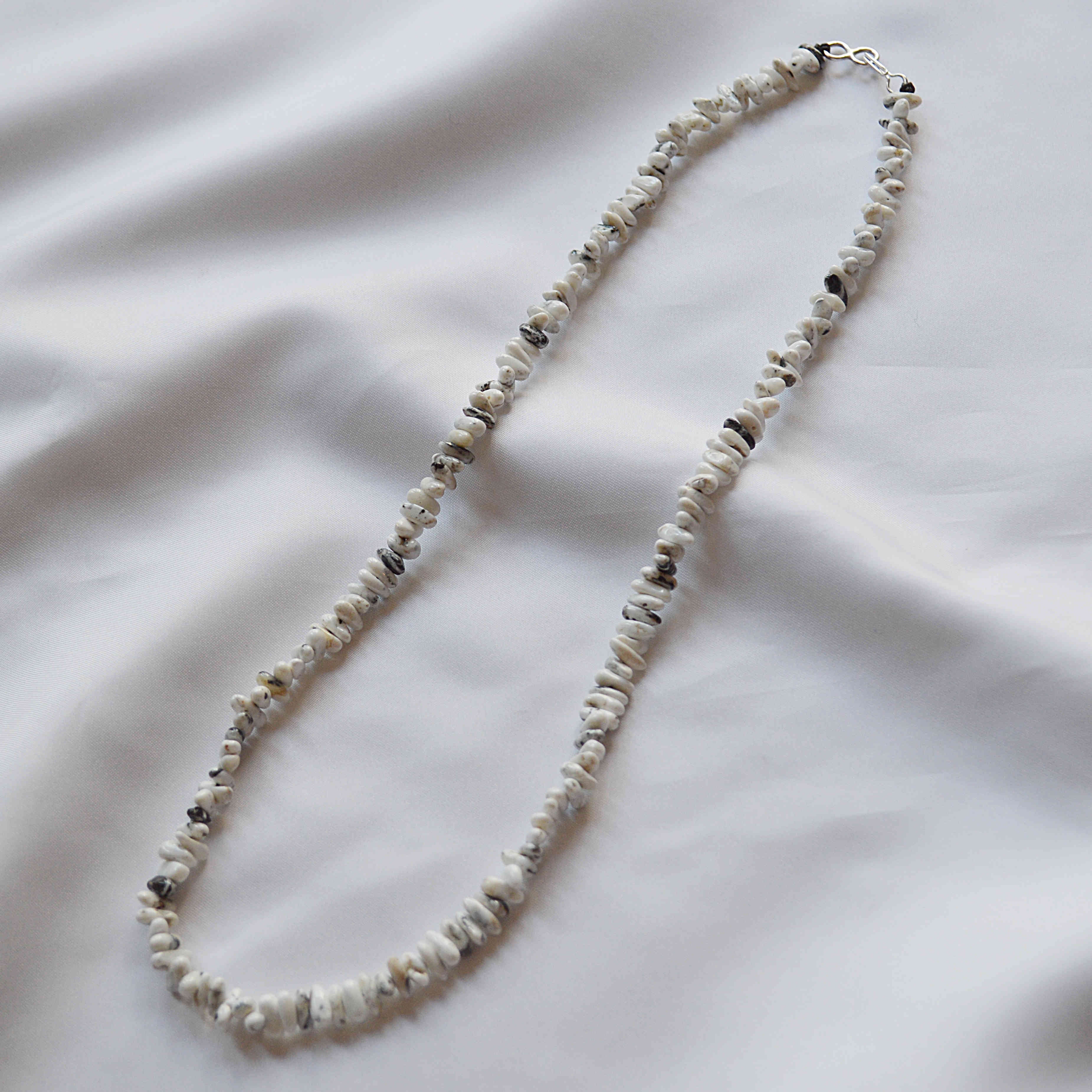 Indian jewelry インディアンジュエリー / Navajo Nugget Necklace ナヴァホナゲットネックレス (White Buffalo ホワイトバッファロー)