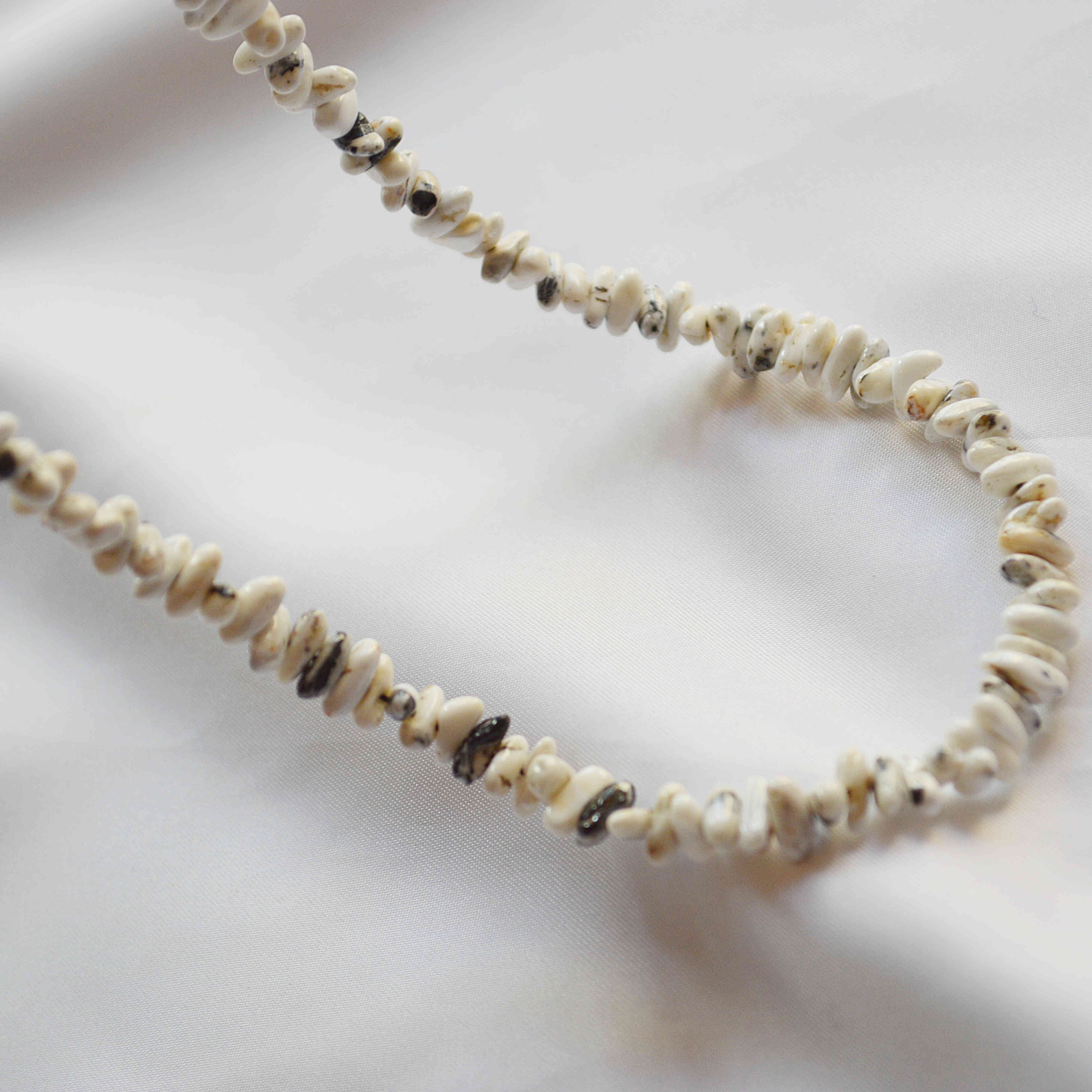 Indian jewelry インディアンジュエリー / Navajo Nugget Necklace ナヴァホナゲットネックレス (White Buffalo ホワイトバッファロー)