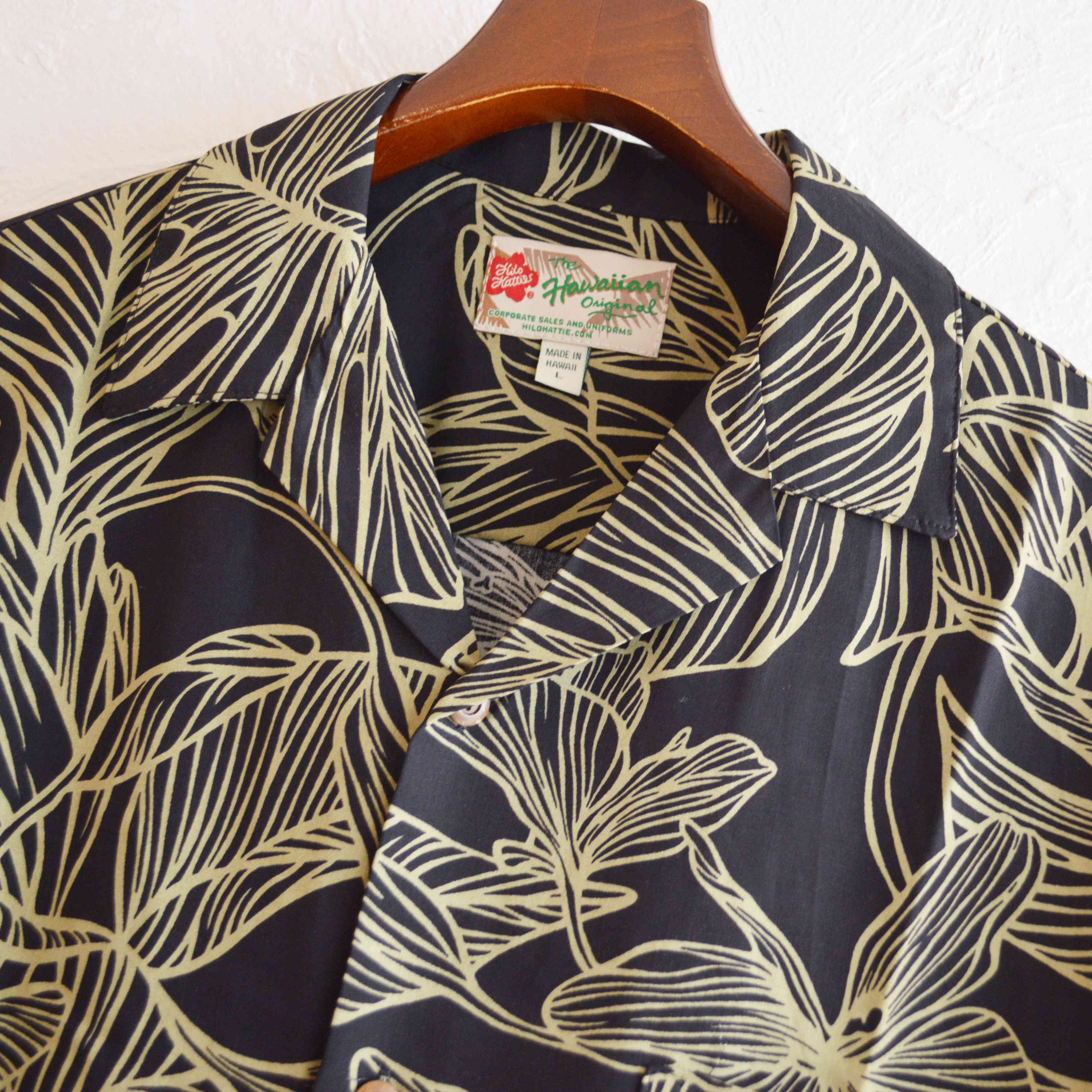 Hilo Hattie / Rayon Aloha Shirt (BLACK)