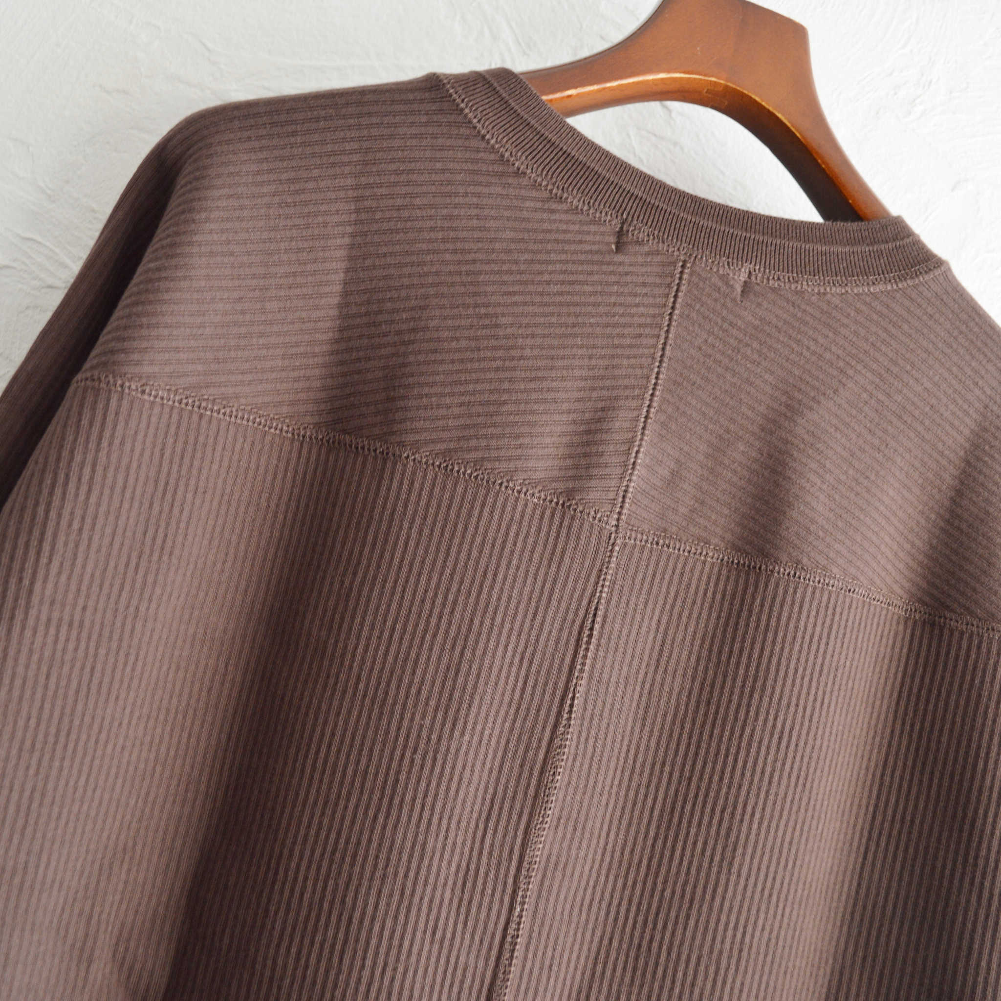 Nasngwam. ナスングワム / SWEDE HENLEY L/S TEE スウェードヘンリーエルエスティー (BROWN ブラウン)