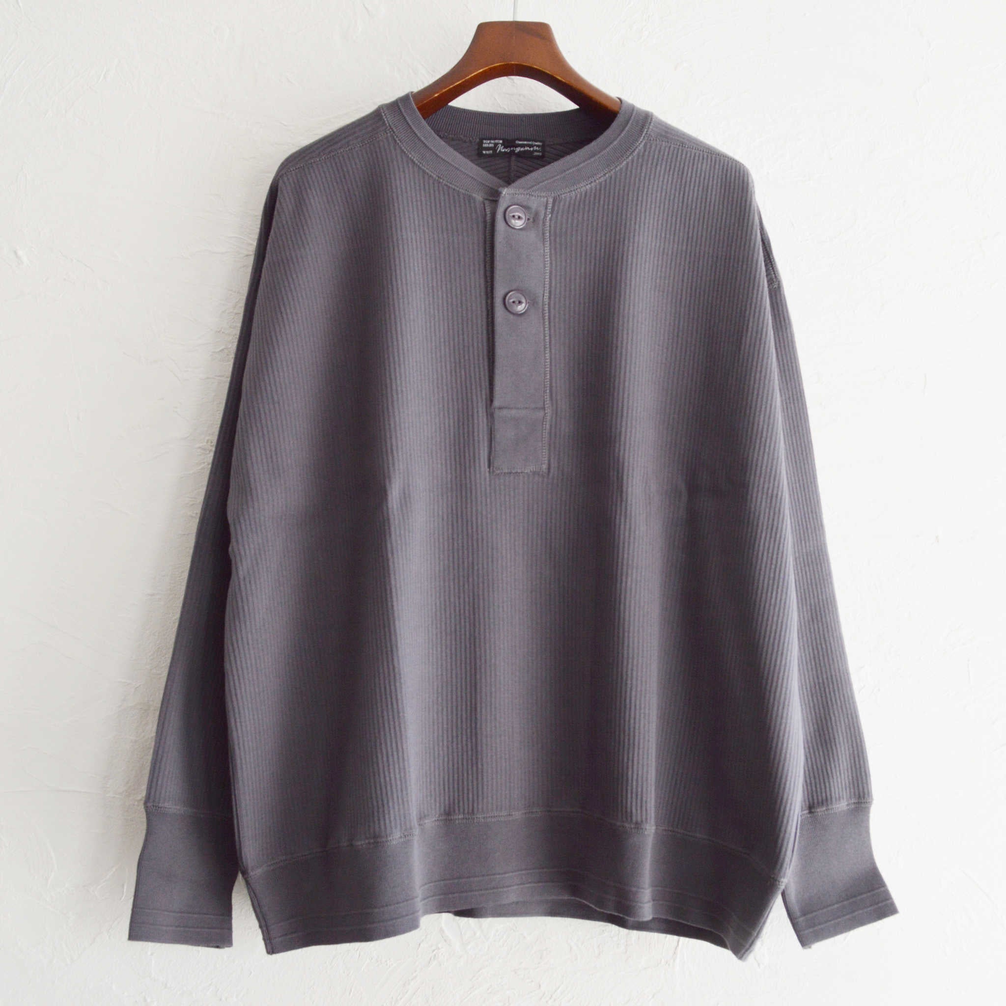 Nasngwam. ナスングワム / SWEDE HENLEY L/S TEE スウェードヘンリーエルエスティー (CHARCOAL チャコール)