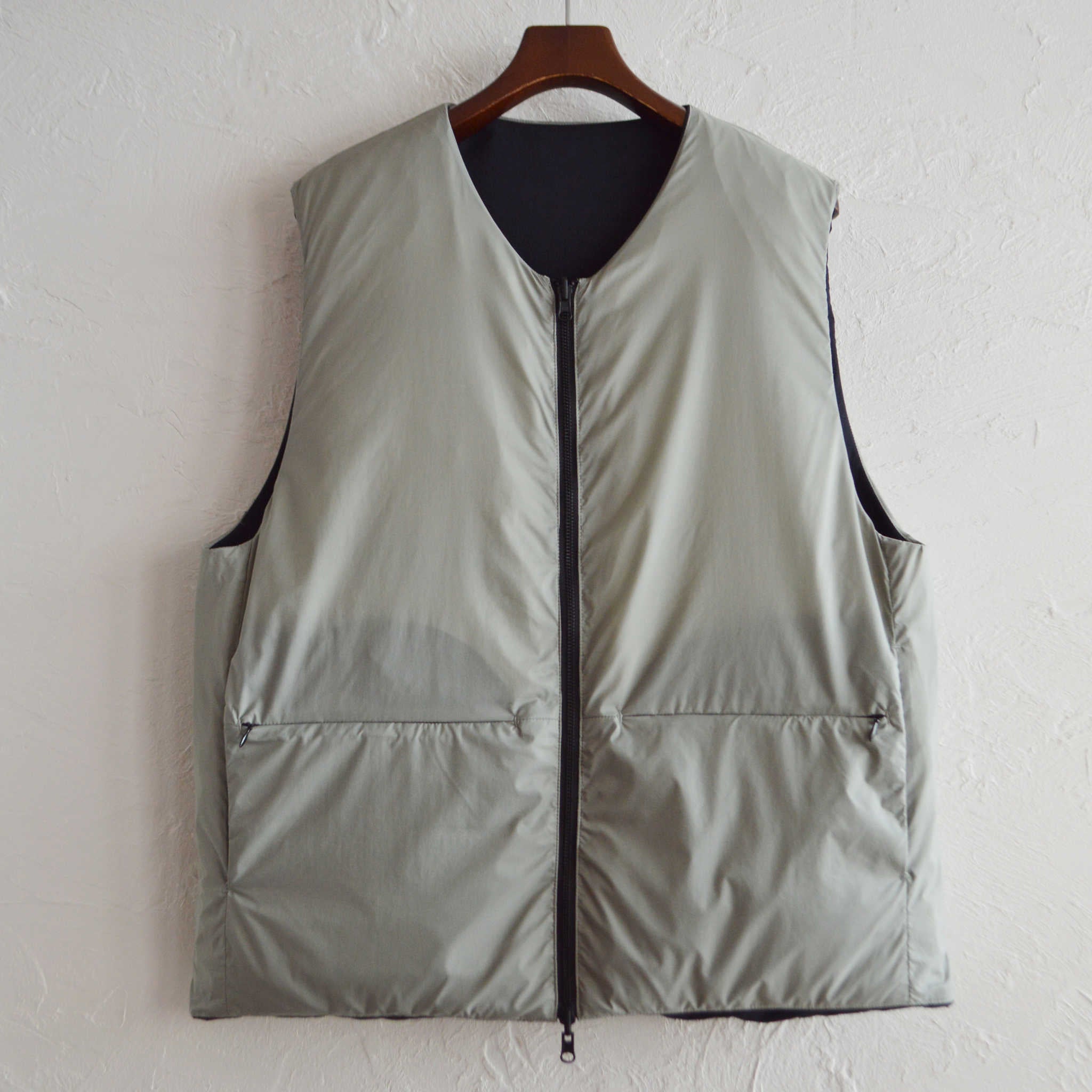 LAMOND ラモンド / LIGHT SHELL REVERSIBLE DOWN VEST ライトシェルリバーシブルダウンベスト (BLACK×SAGE GRAY ブラック）