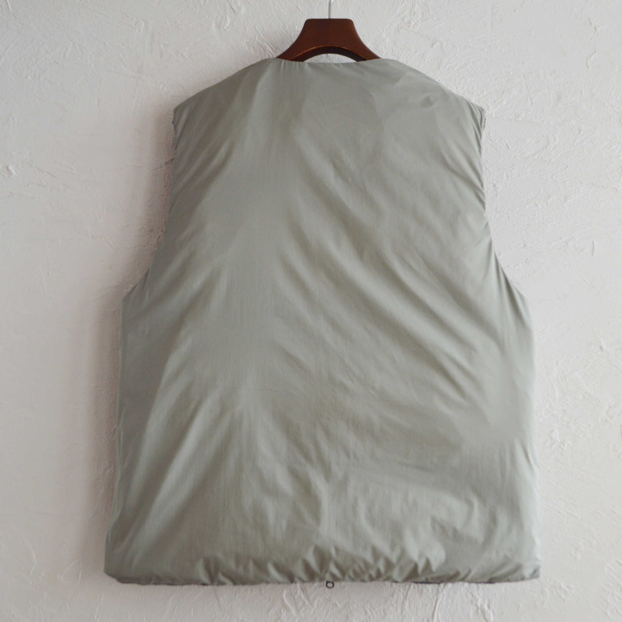 LAMOND ラモンド / LIGHT SHELL REVERSIBLE DOWN VEST ライトシェルリバーシブルダウンベスト (BLACK×SAGE GRAY ブラック）