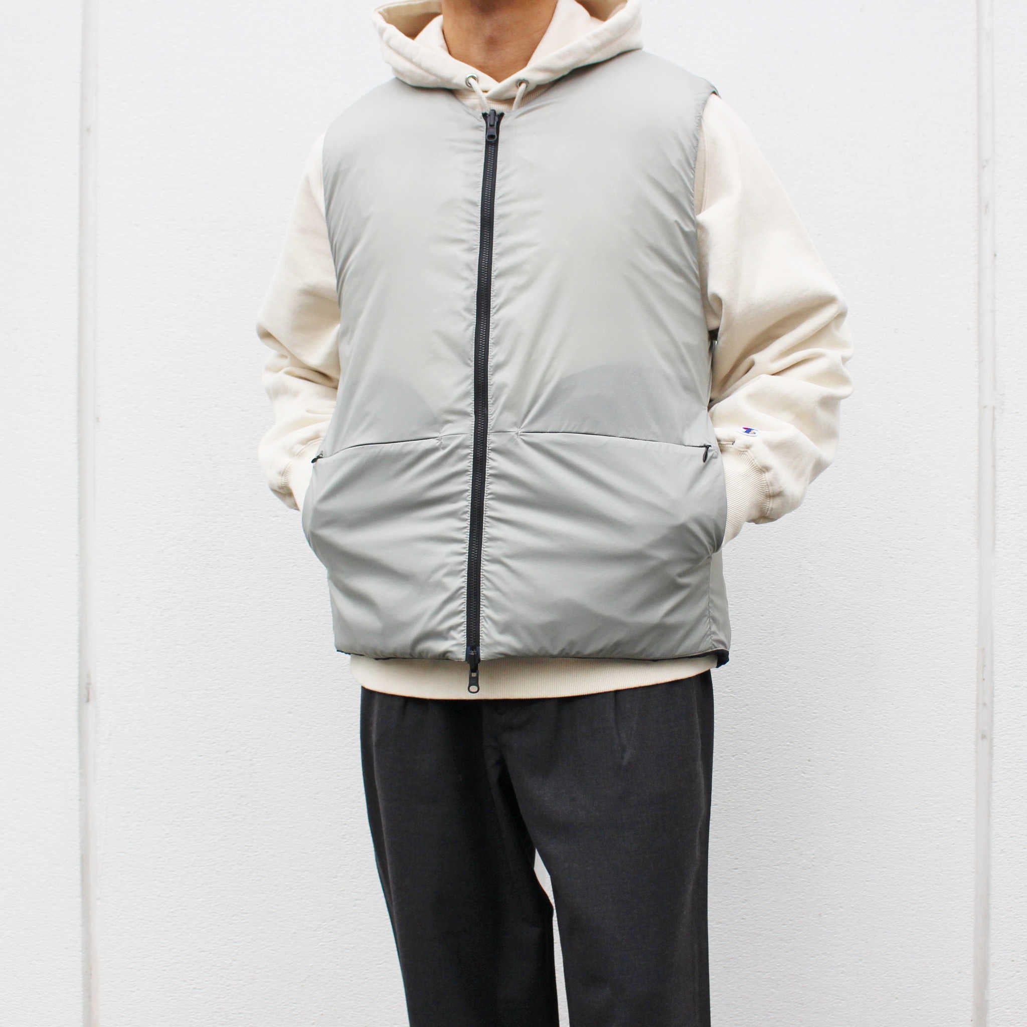 LAMOND ラモンド / LIGHT SHELL REVERSIBLE DOWN VEST ライトシェルリバーシブルダウンベスト (BLACK×SAGE GRAY ブラック）