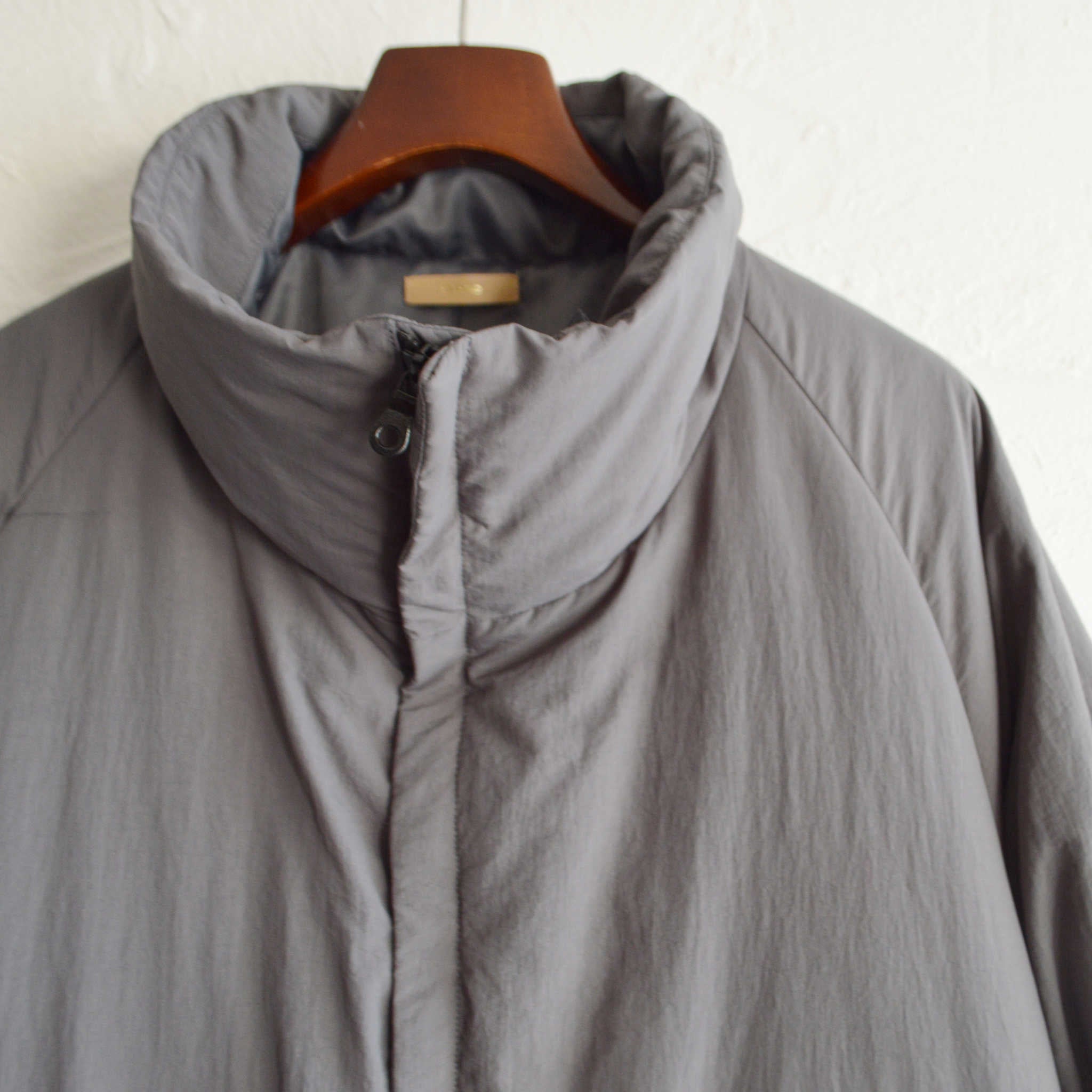 LAMOND ラモンド / LIGHT SHELL STAND DOWN COAT ライトシェルダウンコート (CHARCOAL チャコール)