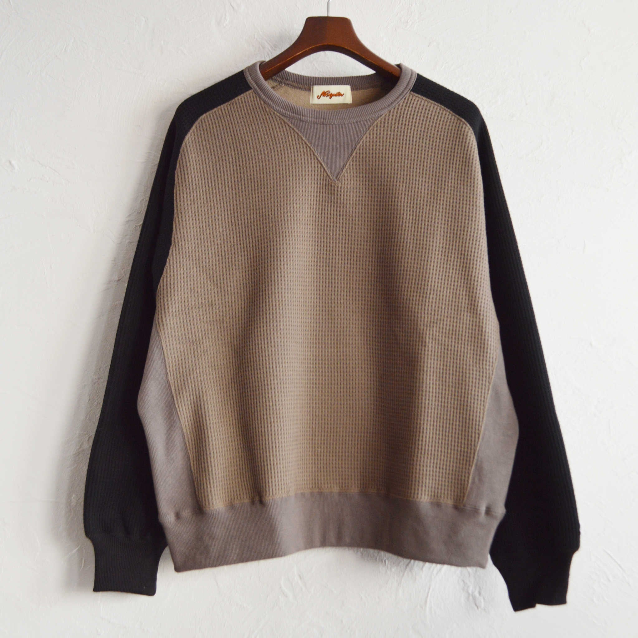 Nasngwam.×IMPRESTORE ナスングワム インプレストア / 極暖freedom sweat ゴクダンフリーダムスウェット (MOCHA BROWN×BLACK モカブラウン)