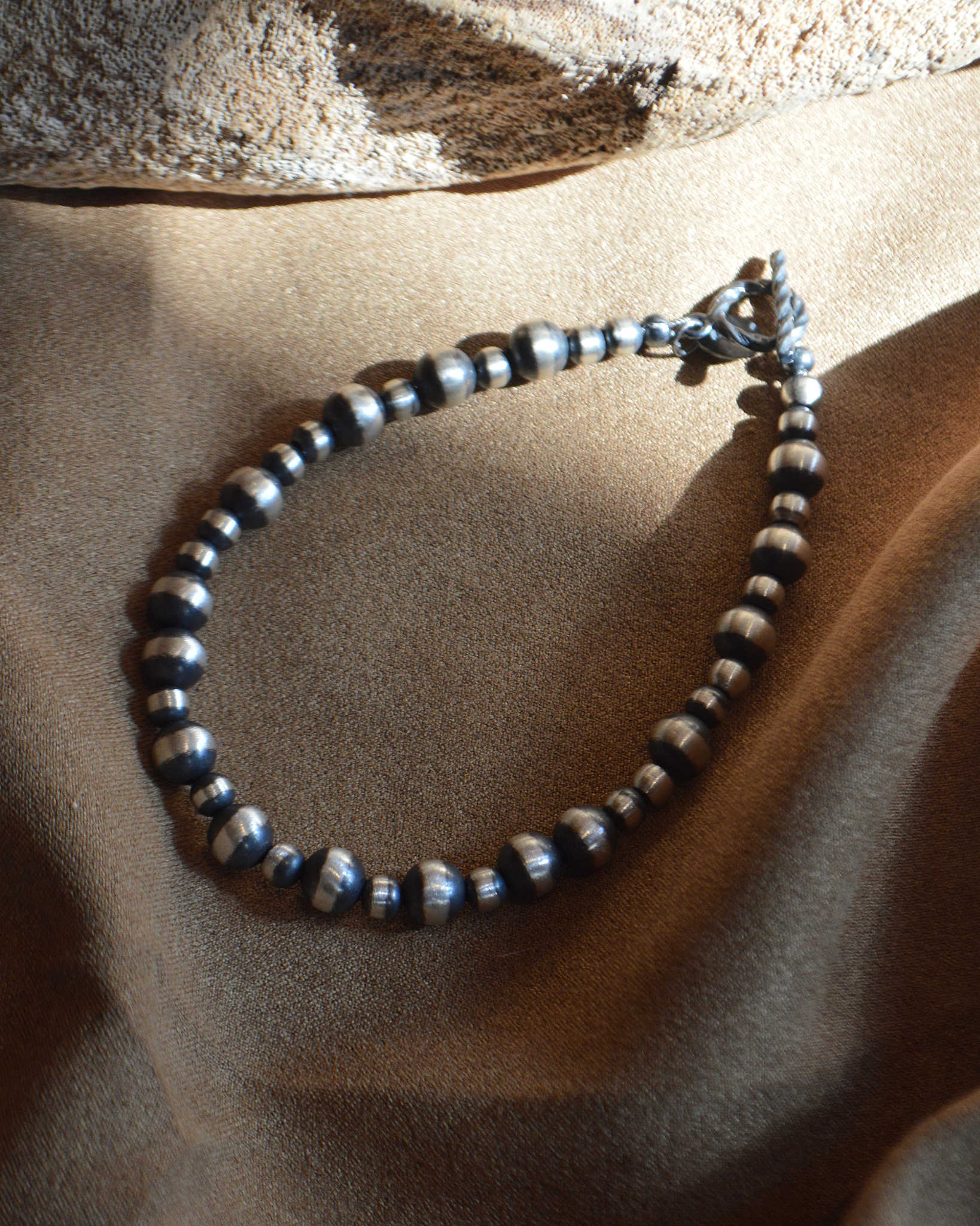 Indian jewelry インディアンジュエリー / Navajo Pearl Bracelet ナバホパールブレスレット 4mm×5mm丸玉MIX (TERESA BELONE テレサベローネ)