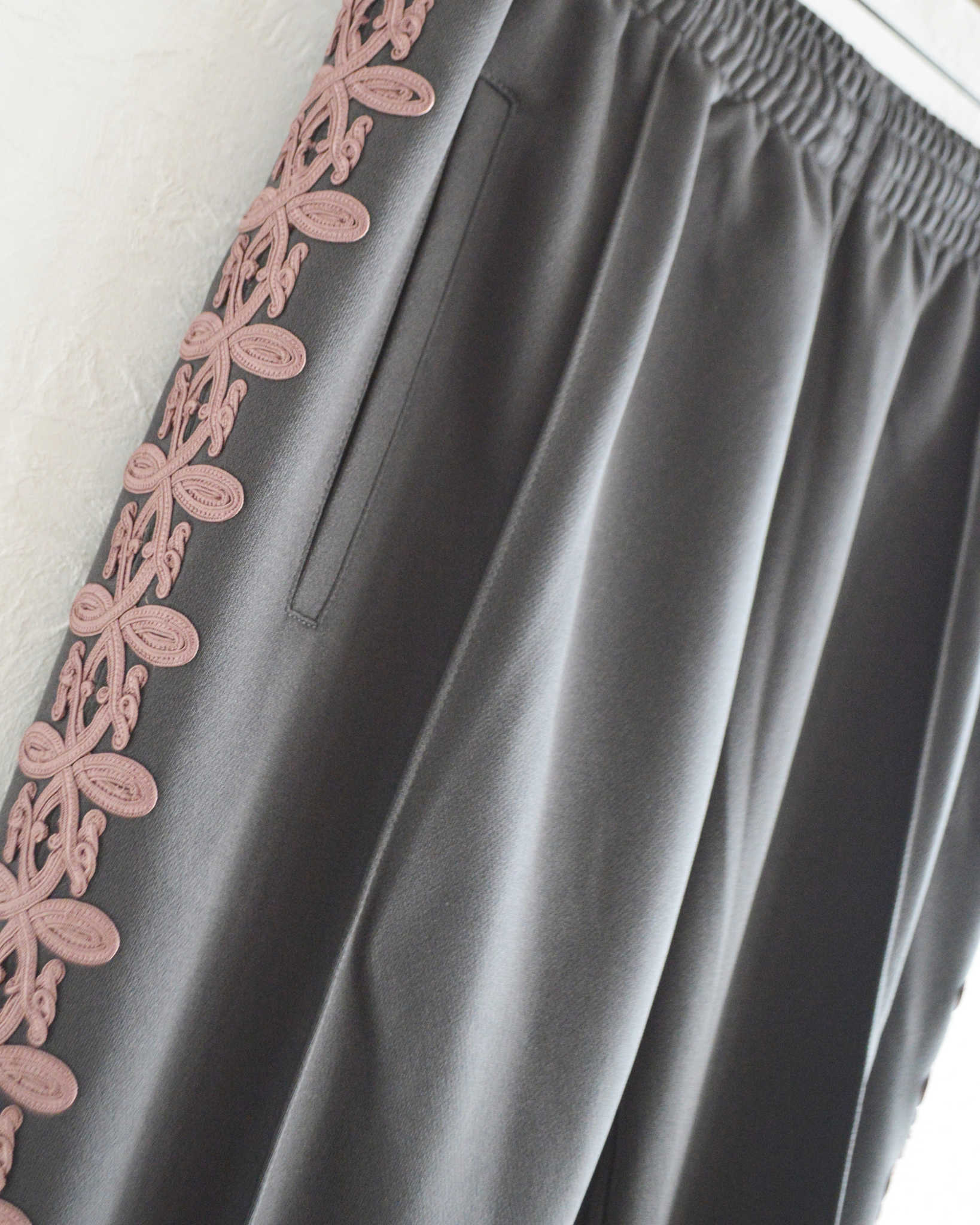 Nasngwam. ナスングワム / KINGSTON PANTS キングストンパンツ (CHARCOAL チャコール)