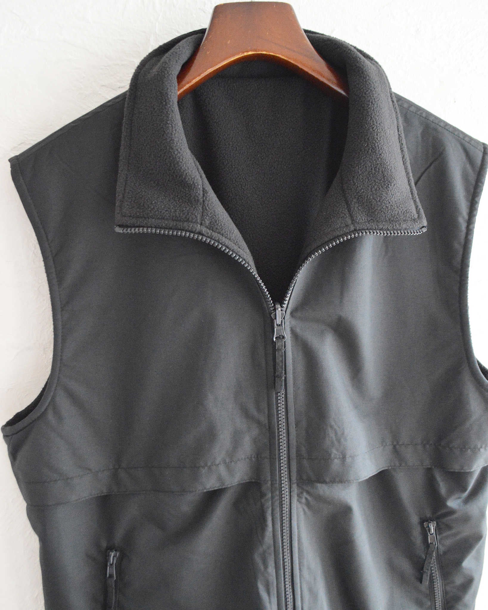 PORT AUTHORITY ポートオーソリティ / REVERSIBLE CHARGER VEST リバーシブルチェンジャーベスト (TRUE BLACK トゥルーブラック)