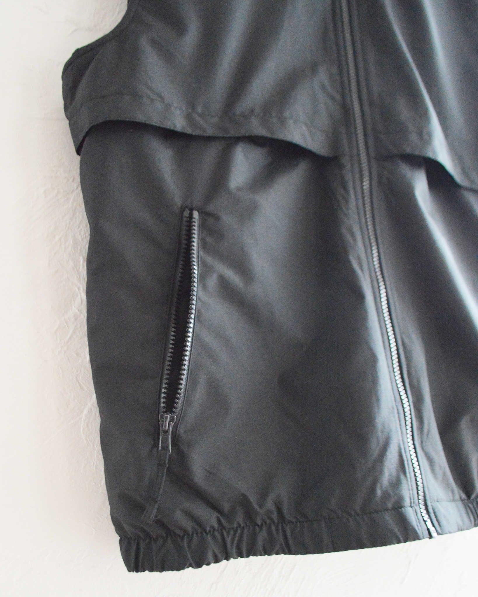 PORT AUTHORITY ポートオーソリティ / REVERSIBLE CHARGER VEST リバーシブルチェンジャーベスト (TRUE BLACK トゥルーブラック)