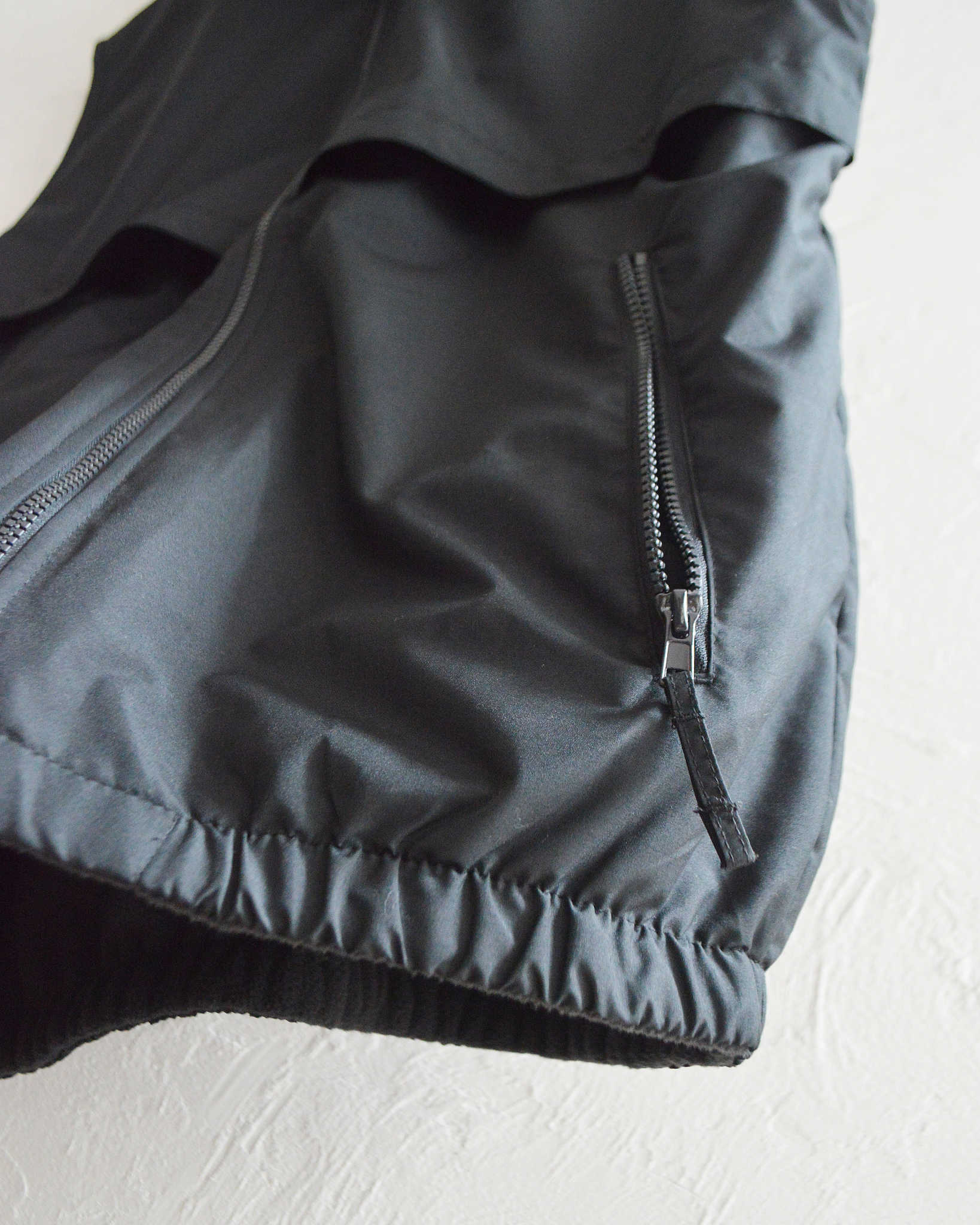 PORT AUTHORITY ポートオーソリティ / REVERSIBLE CHARGER VEST リバーシブルチェンジャーベスト (TRUE BLACK トゥルーブラック)