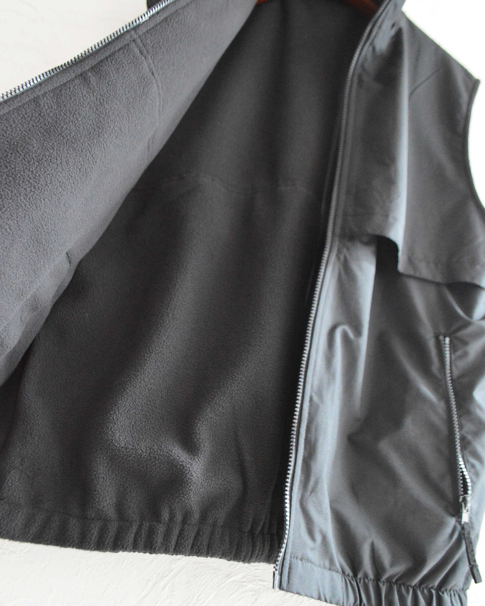 PORT AUTHORITY ポートオーソリティ / REVERSIBLE CHARGER VEST リバーシブルチェンジャーベスト (TRUE BLACK トゥルーブラック)