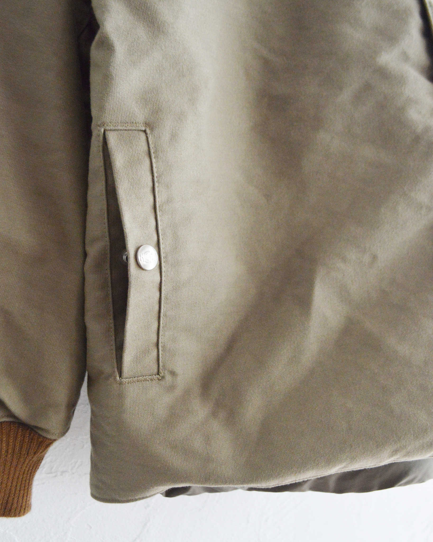 necessary or unnecessary ネセサリーオアアンネセサリー N.O.UNナウン / SEARS-1B シアーズワンビー (KHAKI カーキ)