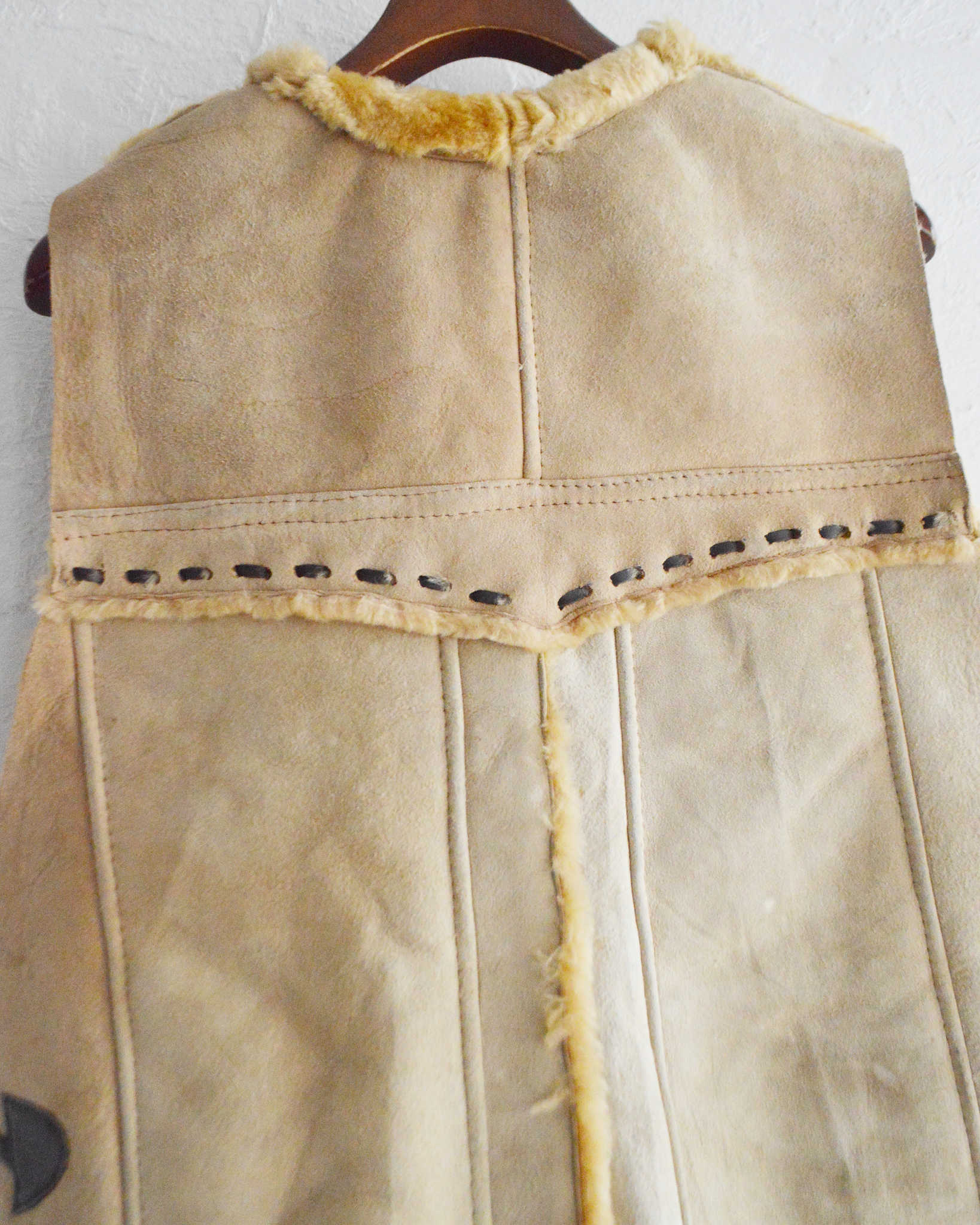 Nasngwam. ナスングワム / IGLLO MOUTON VEST イグルームートンベスト Msize (CAMEL キャメル)