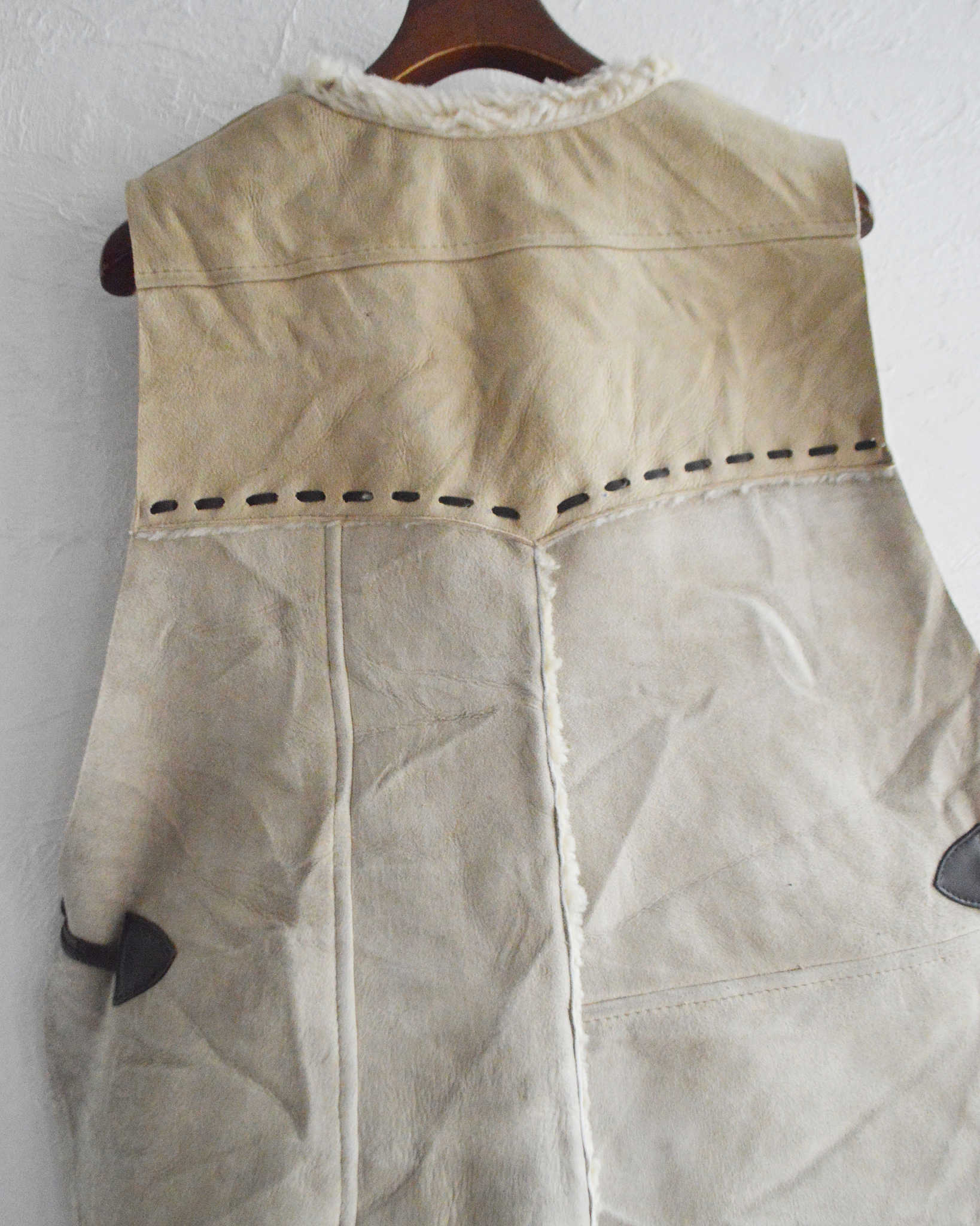 Nasngwam. ナスングワム / IGLLO MOUTON VEST イグルームートンベスト Msize (CAMEL キャメル)