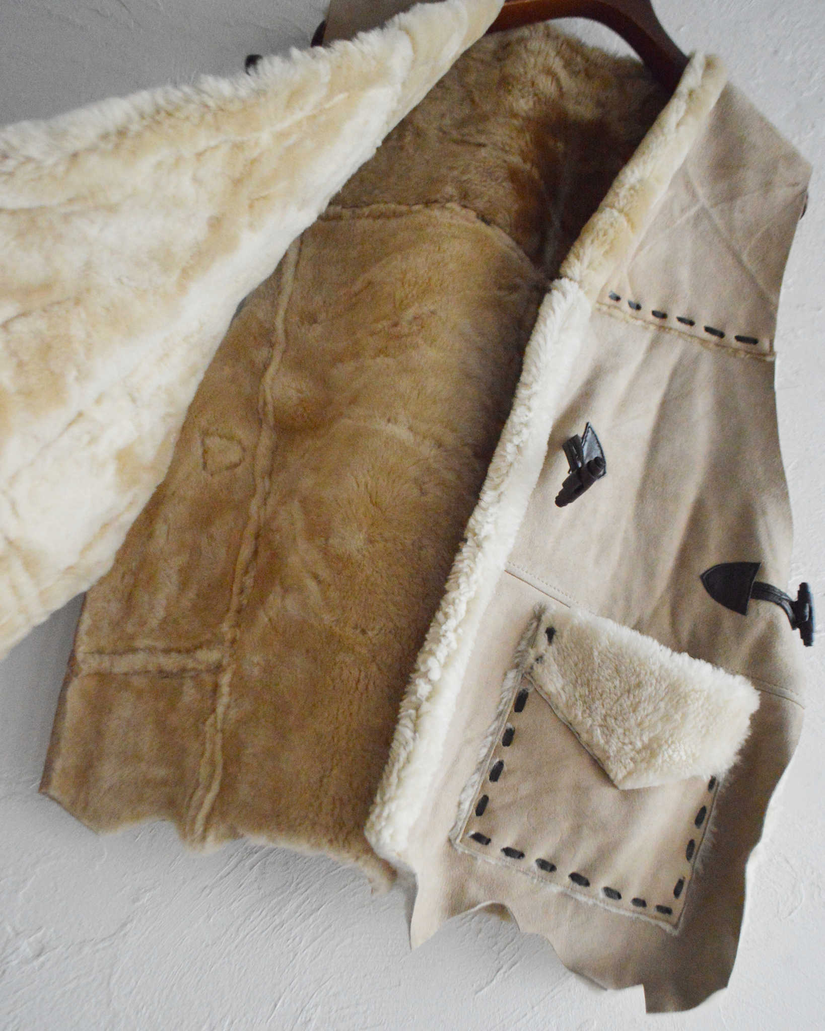 Nasngwam. ナスングワム / IGLLO MOUTON VEST イグルームートンベスト Lsize (CAMEL キャメル)