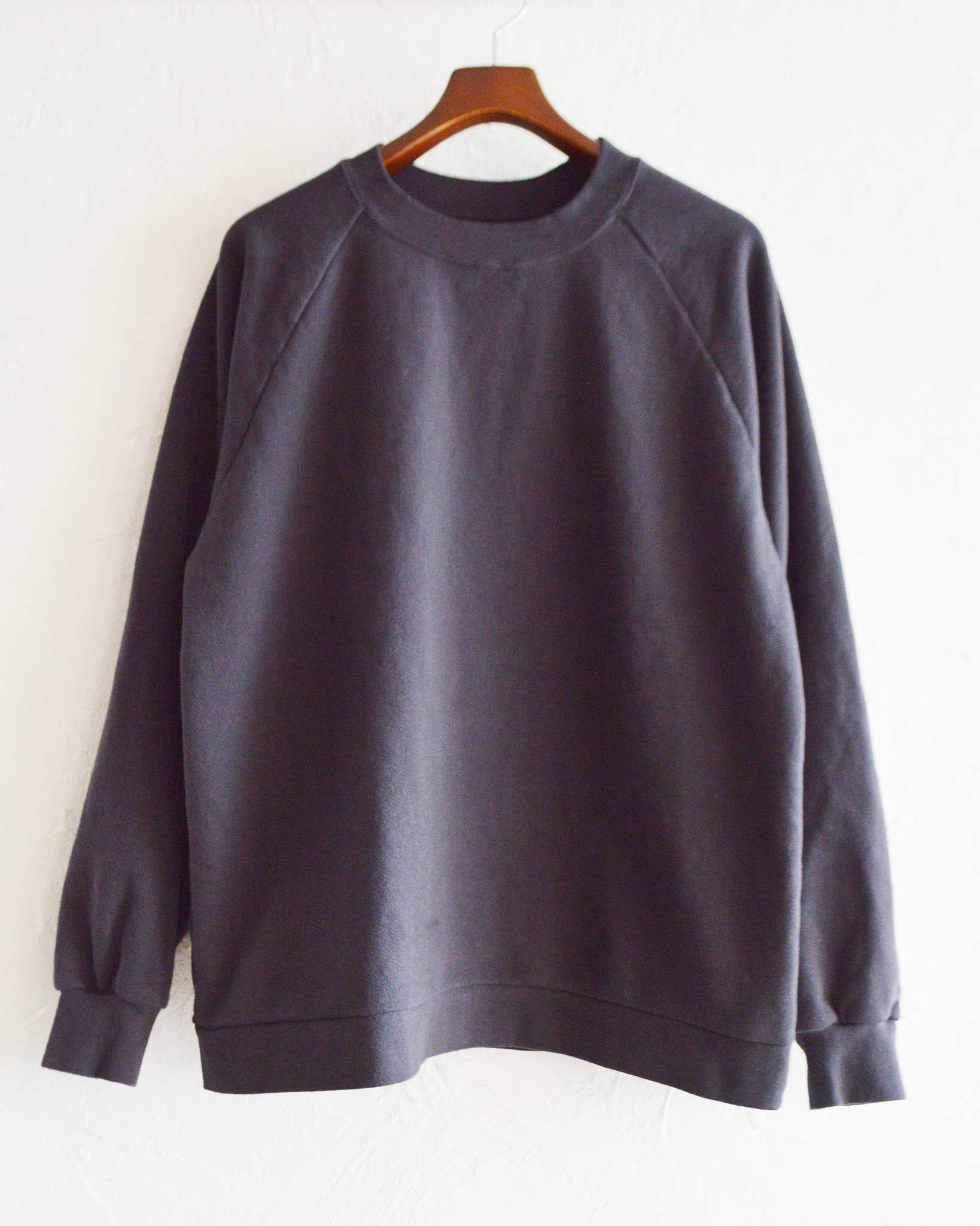 NECESSARY or UNNECESSARY ネセサリーオアアンネセサリー N.O.UNナウン / MAC RAGLAN L/S マックラグラン (SUMI スミ)