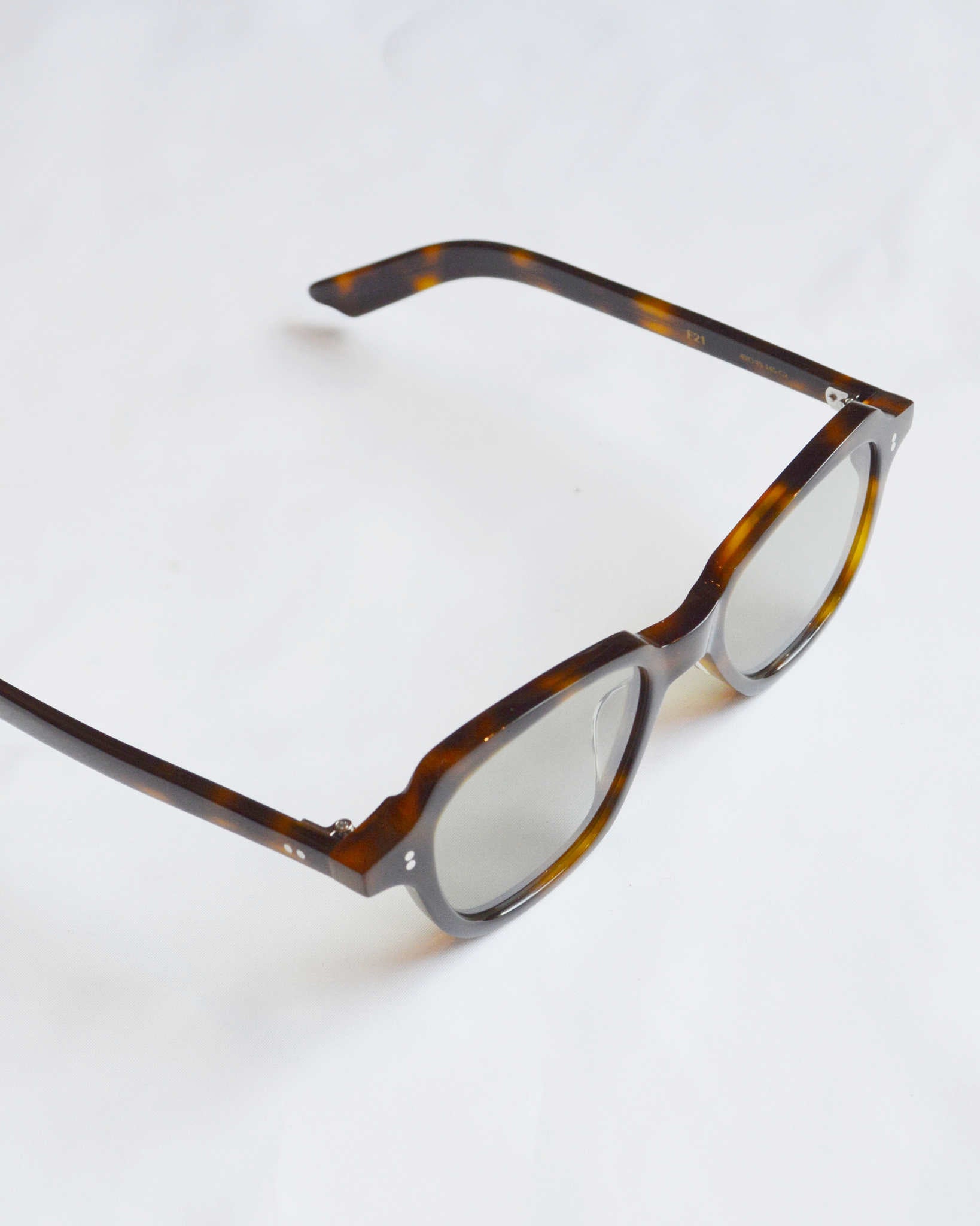 few フュー / F21 エフトゥエンティーワン (demi デミ)